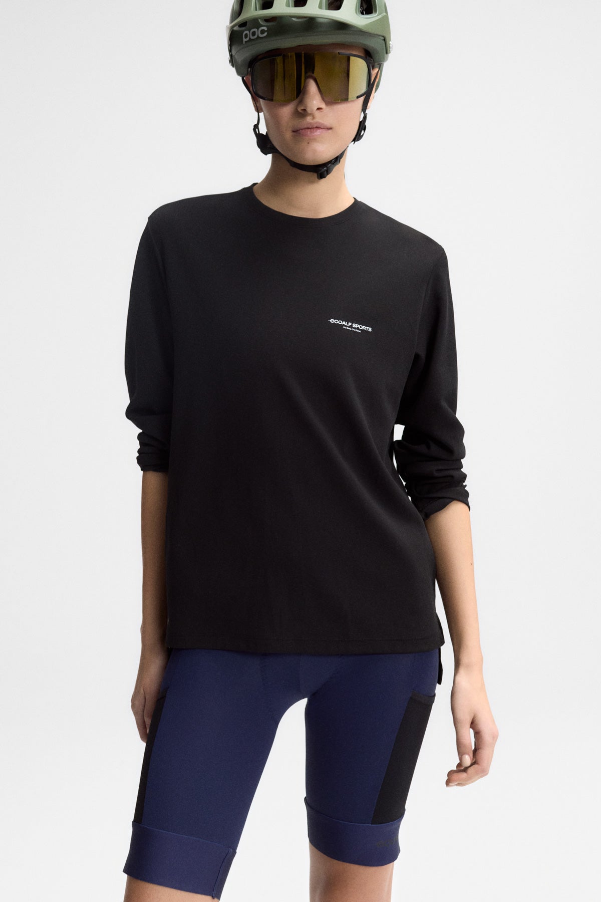 camiseta-ecoalf-val-unisex-negra-de-manga-larga-poliamida-reciclada-transpirable image 3