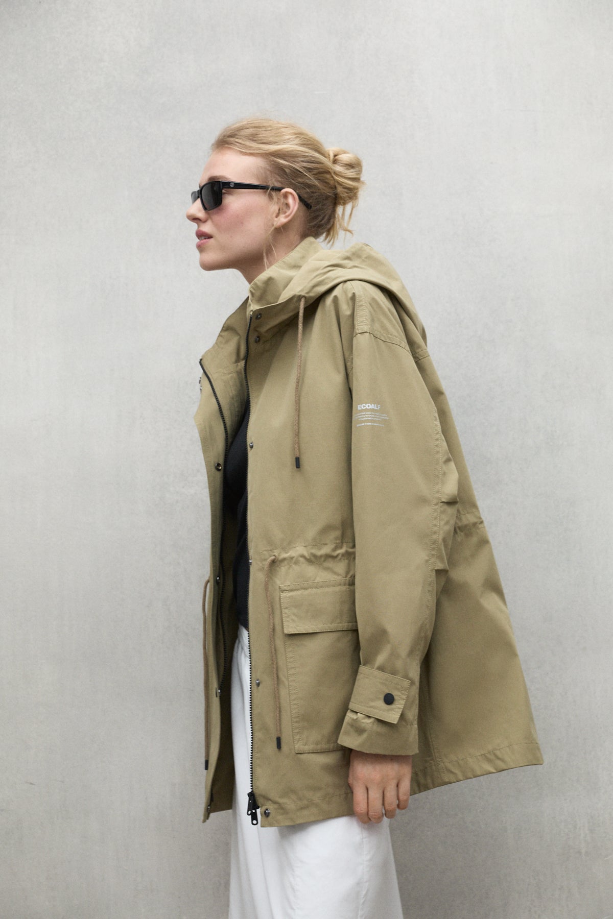 chaqueta-tabur-khaki-de-ecoalf-poli-ster-reciclado-y-repelente-al-agua image 4