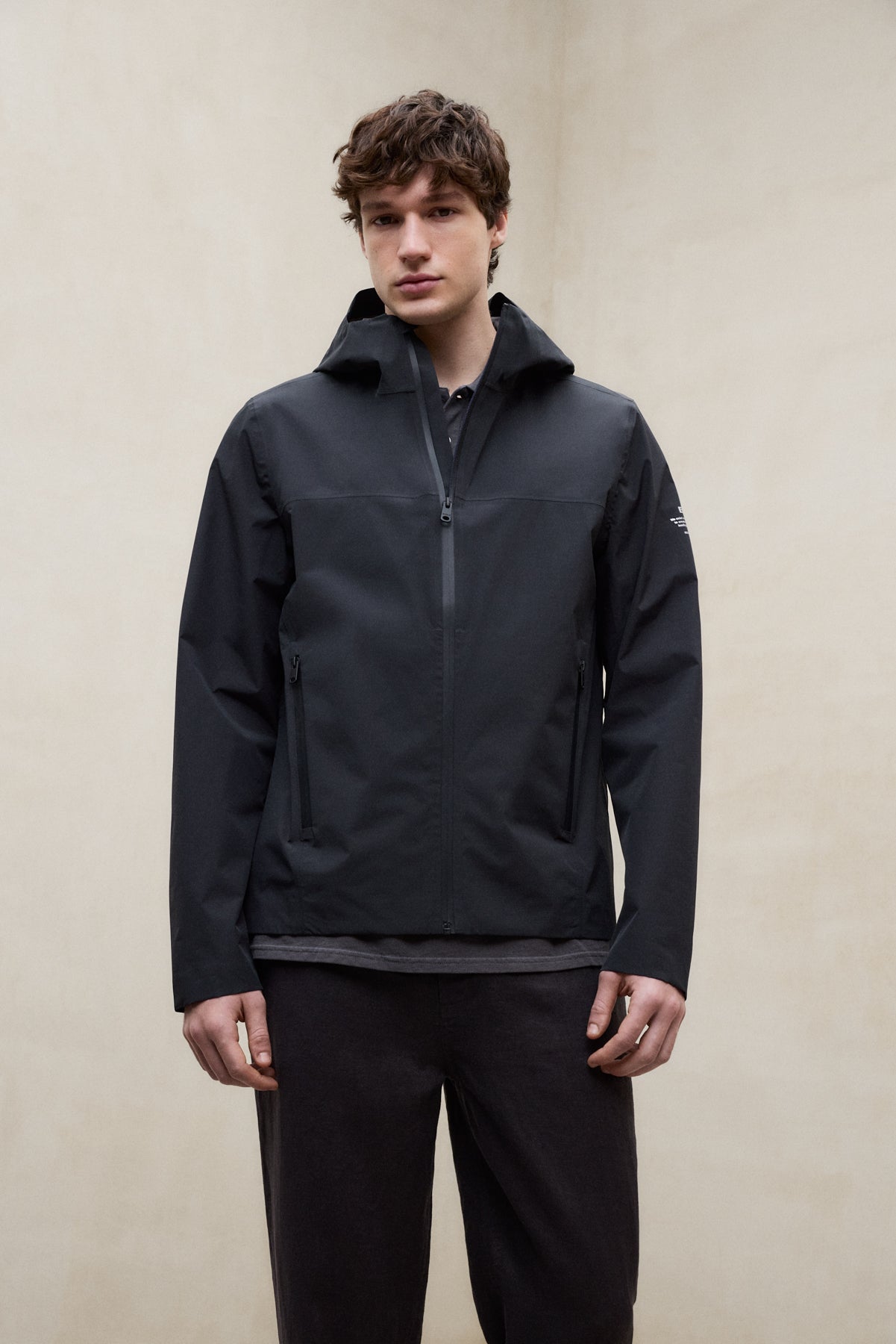 ecoalf-chaqueta-darwin-negra-de-poli-ster-reciclado-para-hombre image 2