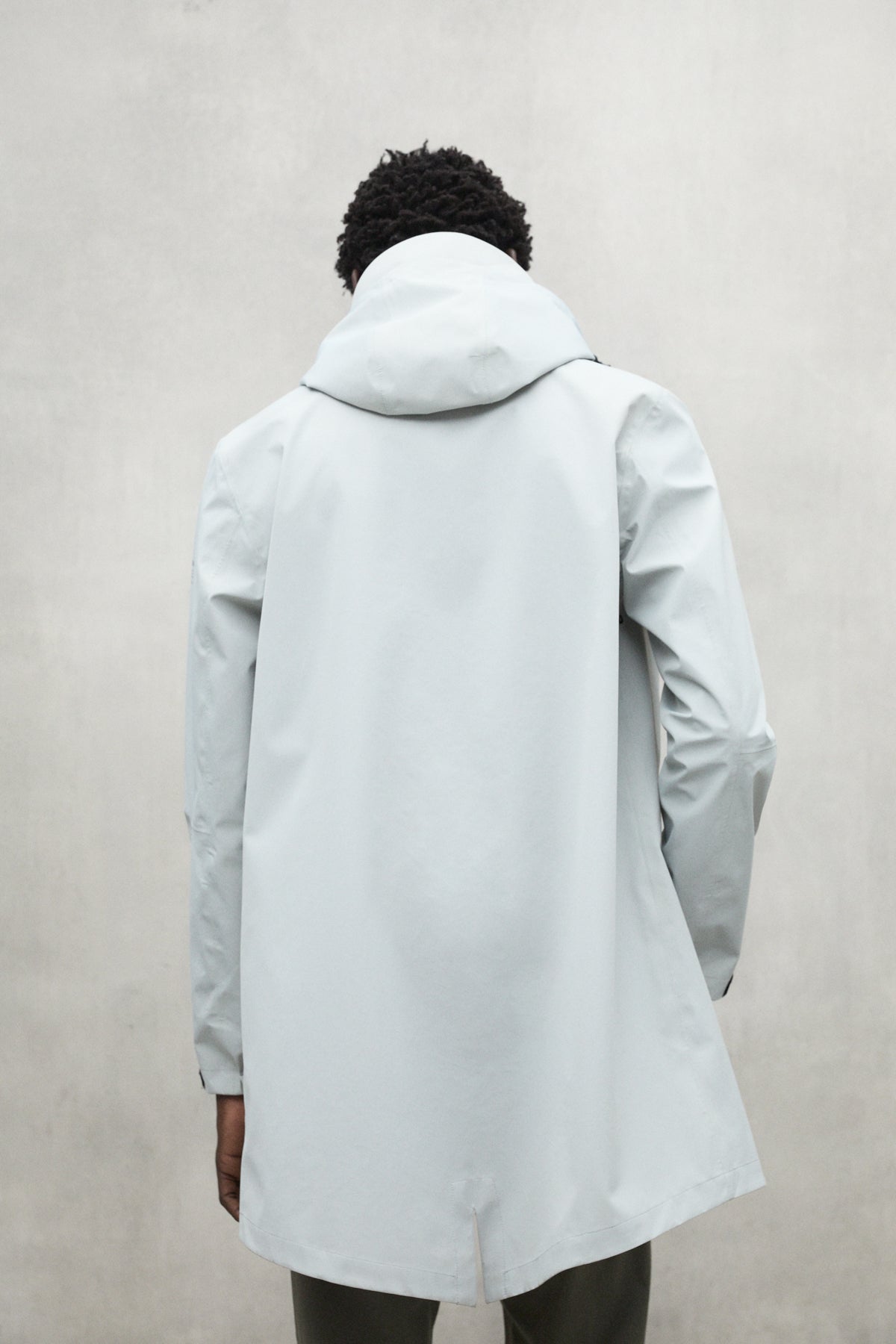 chaqueta-ecoalf-venue-blanca-para-hombre-100-poli-ster-reciclado-impermeable-3k image 3