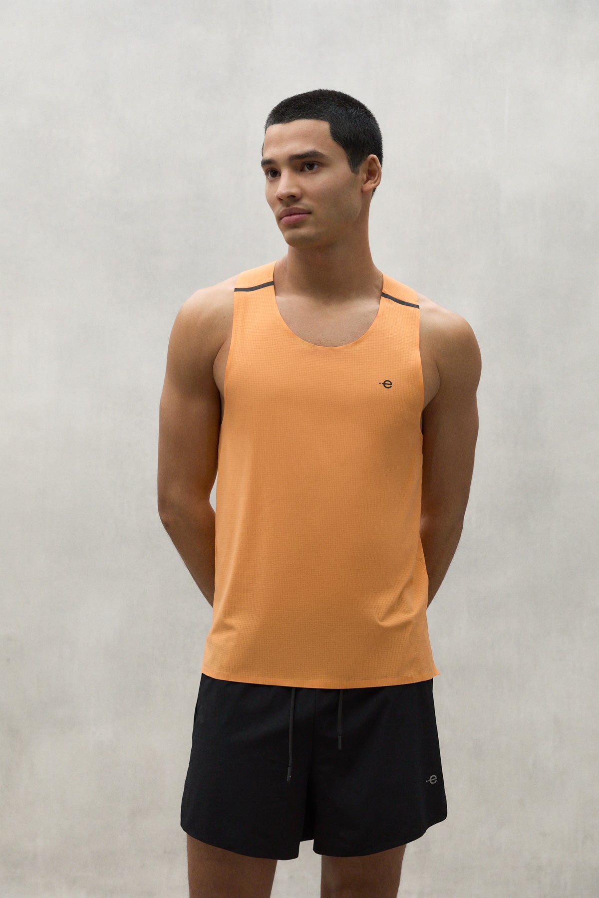 top-bombay-naranja-de-hombre-ecoalf-camiseta-running-ultraligera-y-transpirable- image 3