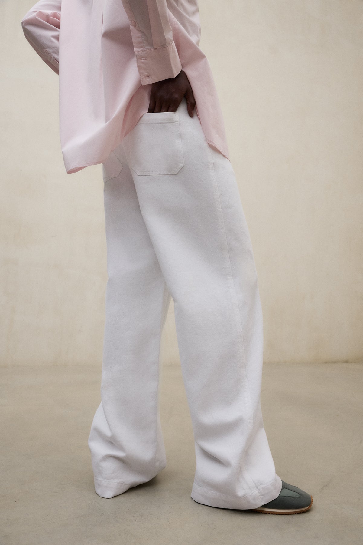 pantalones-valls-blanco-de-mujer-ecoalf-algod-n-regenerativo-tiro-alto image 4