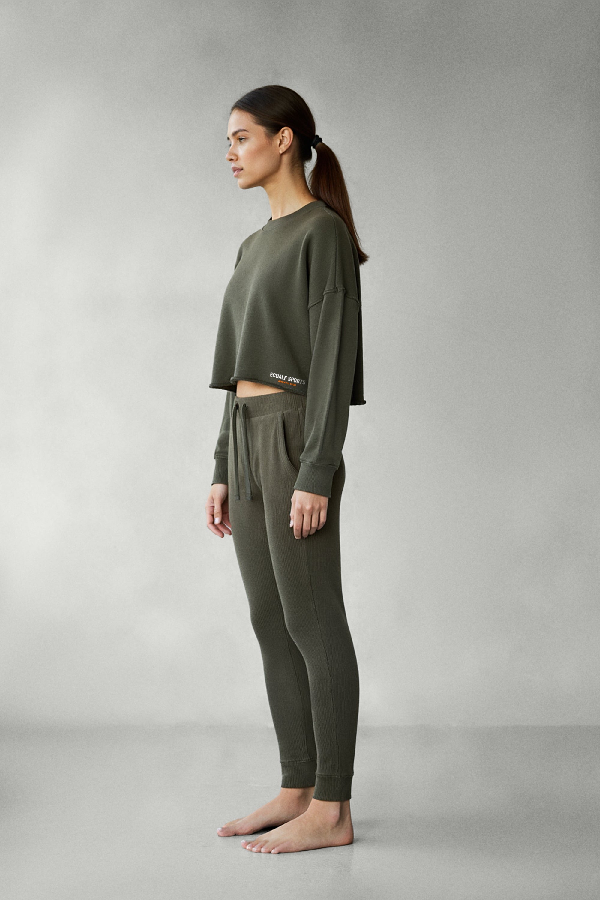 pantalones-stan-verdes-de-mujer-ecoalf-algod-n-org-nico-y-reciclado-con-elastano image 3
