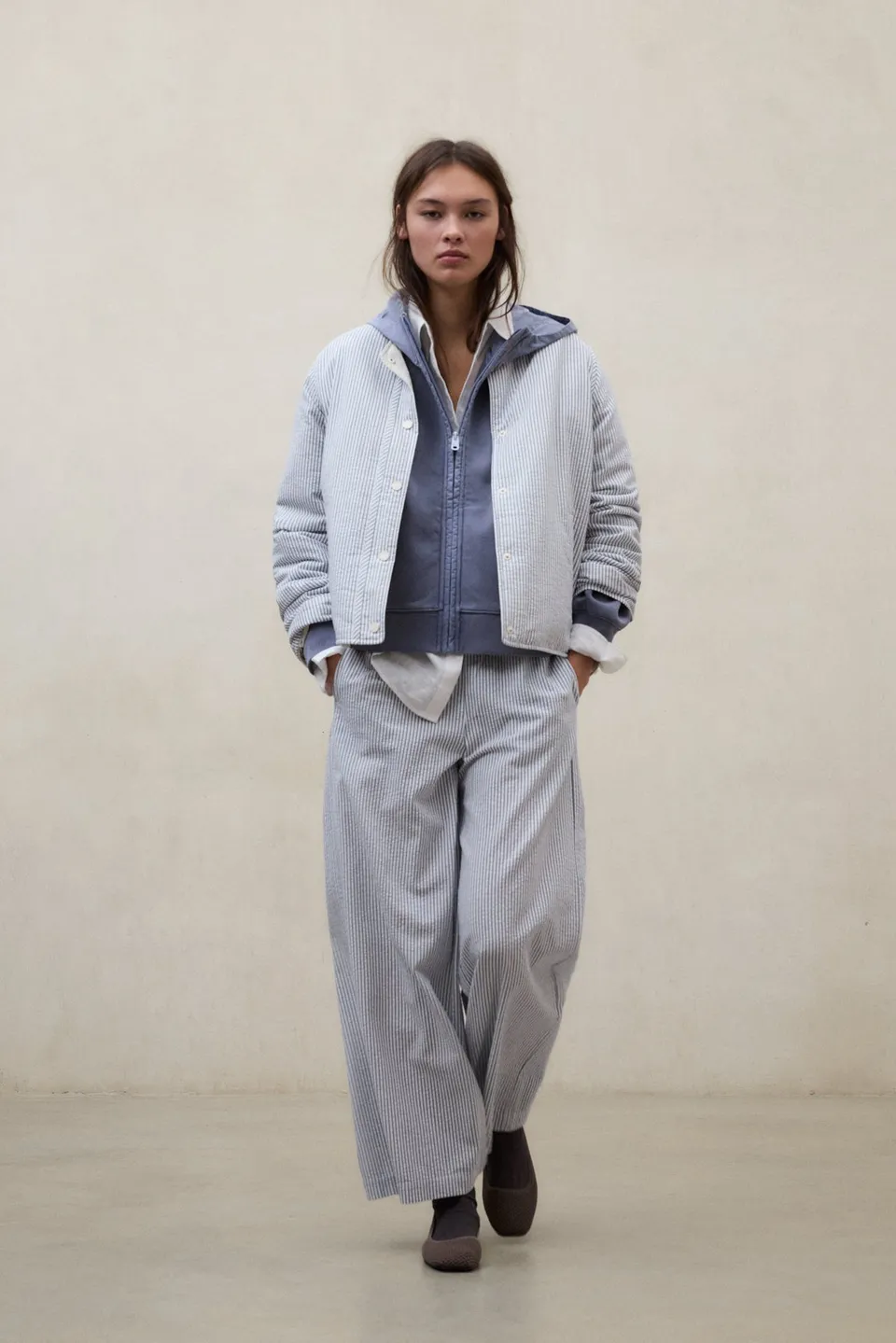chaqueta-reversible-ecoalf-gabi-azul-y-blanco-de-mujer image 1