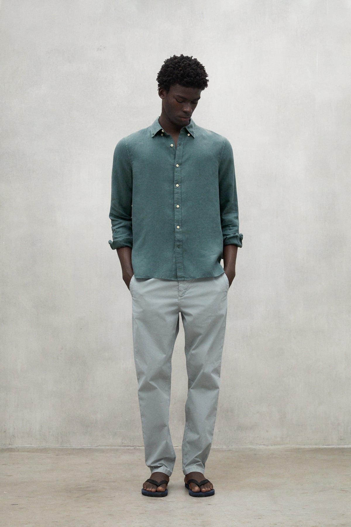 camisa-ecoalf-malibu-verde-de-hombre-100-lino-fit-regular-y-dise-o-atemporal image 3