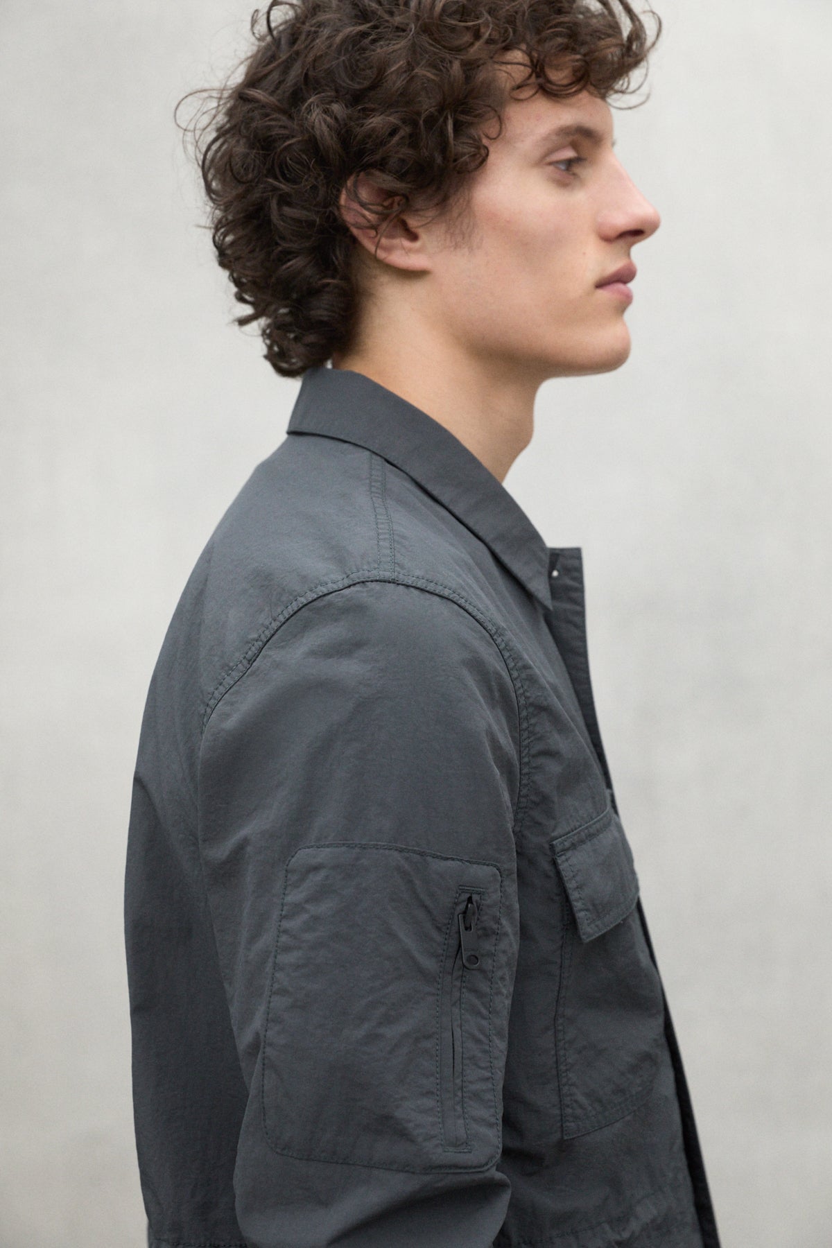 chaqueta-kamet-de-ecoalf-para-hombre-gris-oscuro-poliamida-reciclada-fit-regular image 8