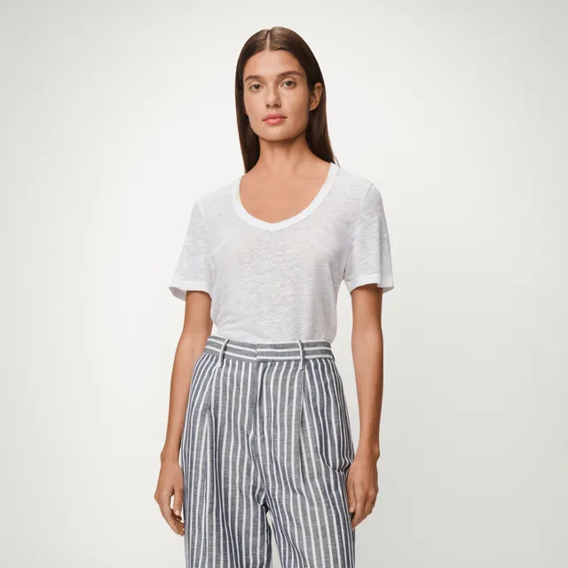 lois-gira-camiseta-de-mujer-blanca-01-white image 1