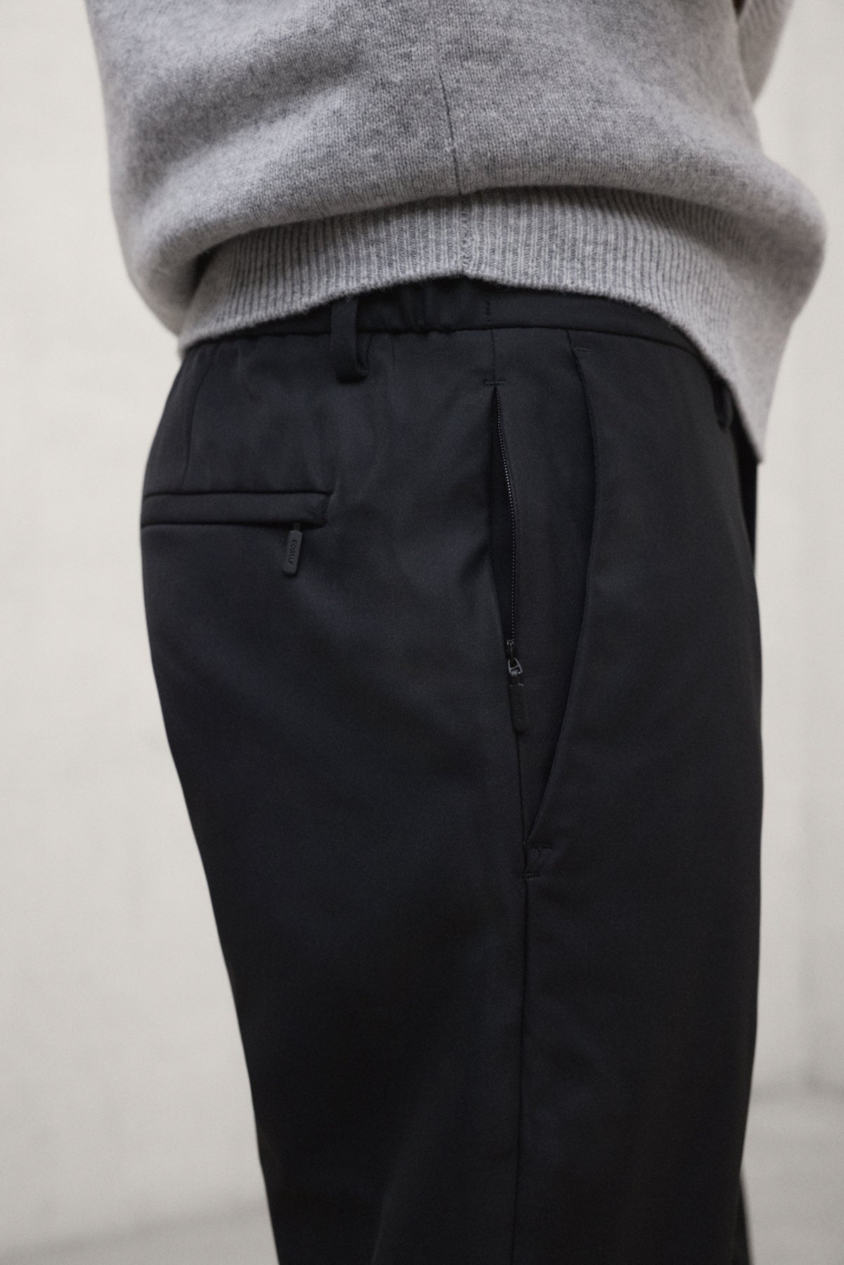 pantal-n-t-cnico-bafi-de-ecoalf-para-hombre-100-poli-ster-reciclado-negro-fit-re image 3