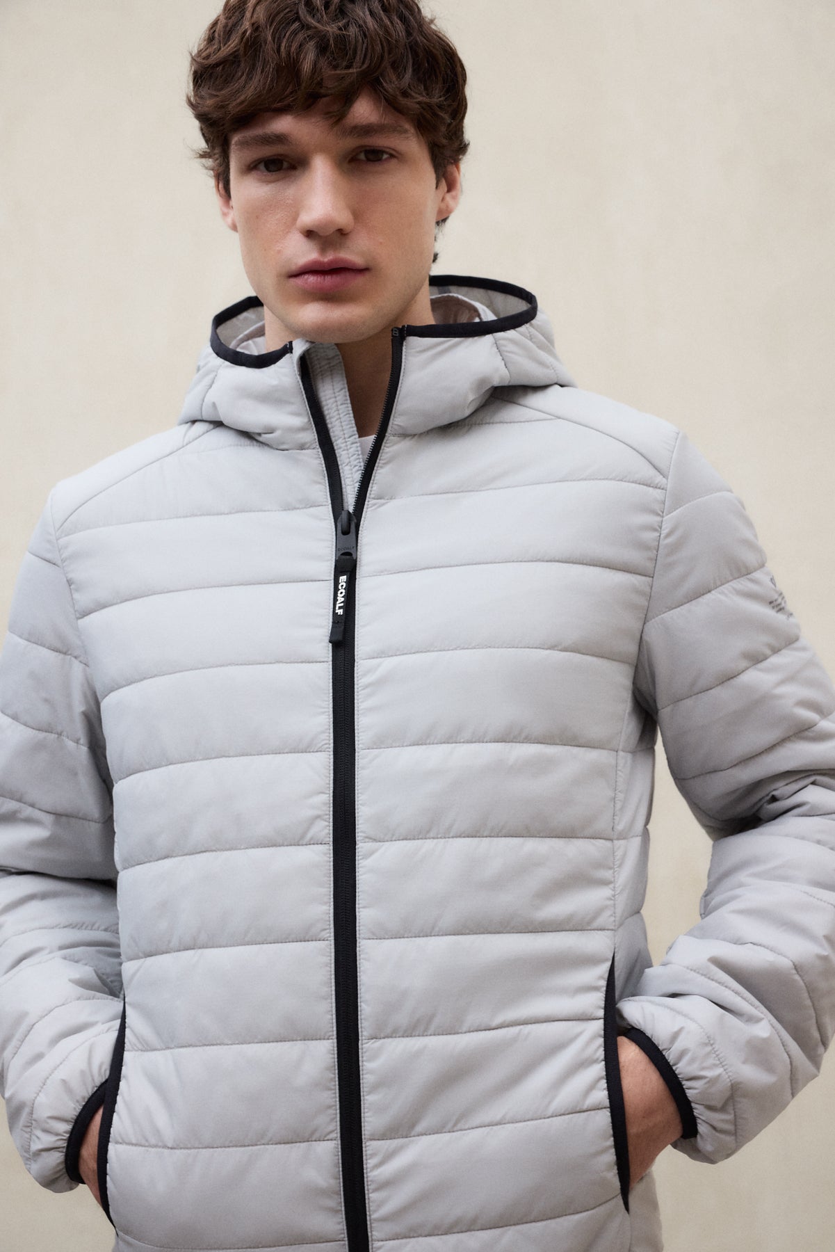 chaqueta-ecoalf-atlantico-gris-de-hombre-100-poliamida-reciclada-repelente-al-ag image 5