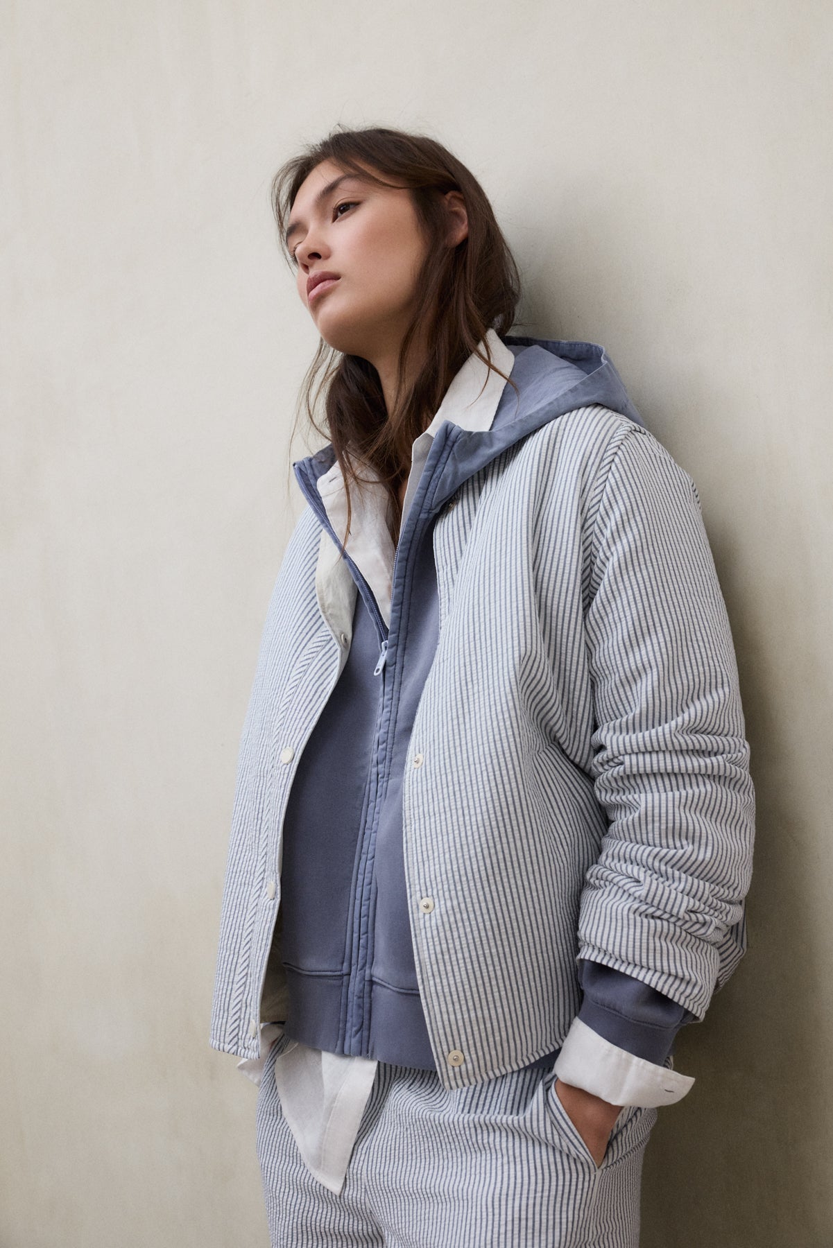 chaqueta-reversible-ecoalf-gabi-azul-y-blanco-de-mujer image 4