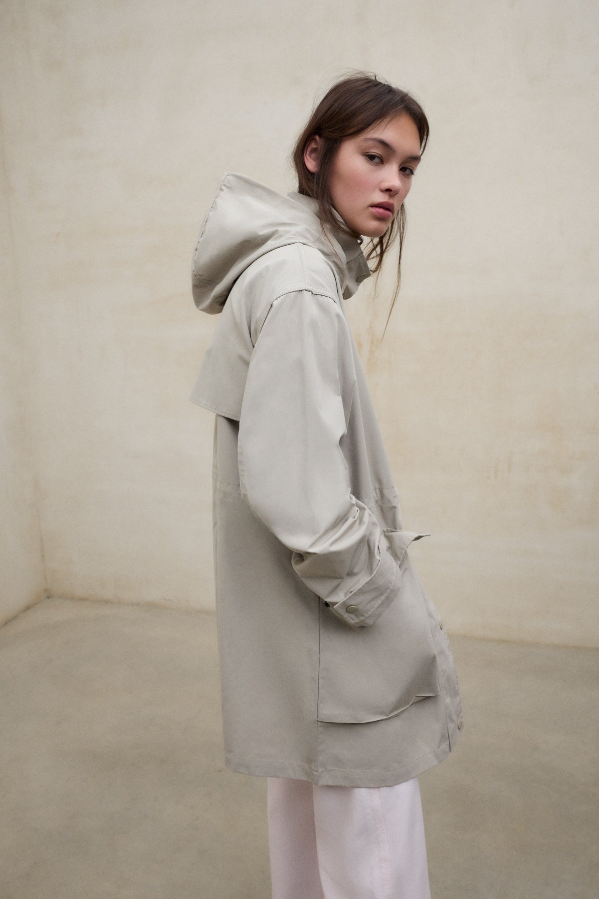 ecoalf-chaqueta-cova-beige-poli-ster-reciclado-capucha-desmontable image 5