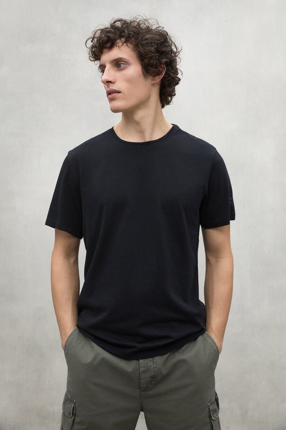 ecoalf-camiseta-vent-negra-de-hombre-100-algod-n-reciclado image 2