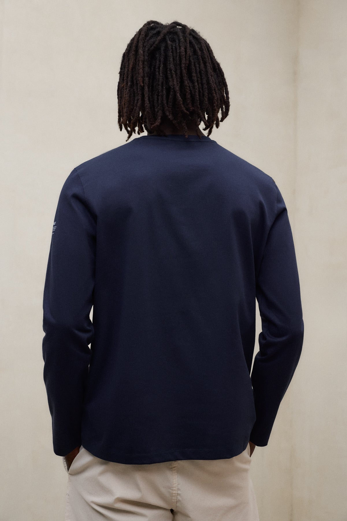 ecoalf-camiseta-gen-azul-marino-algod-n-org-nico-con-estampado-desgastado-en-man image 3