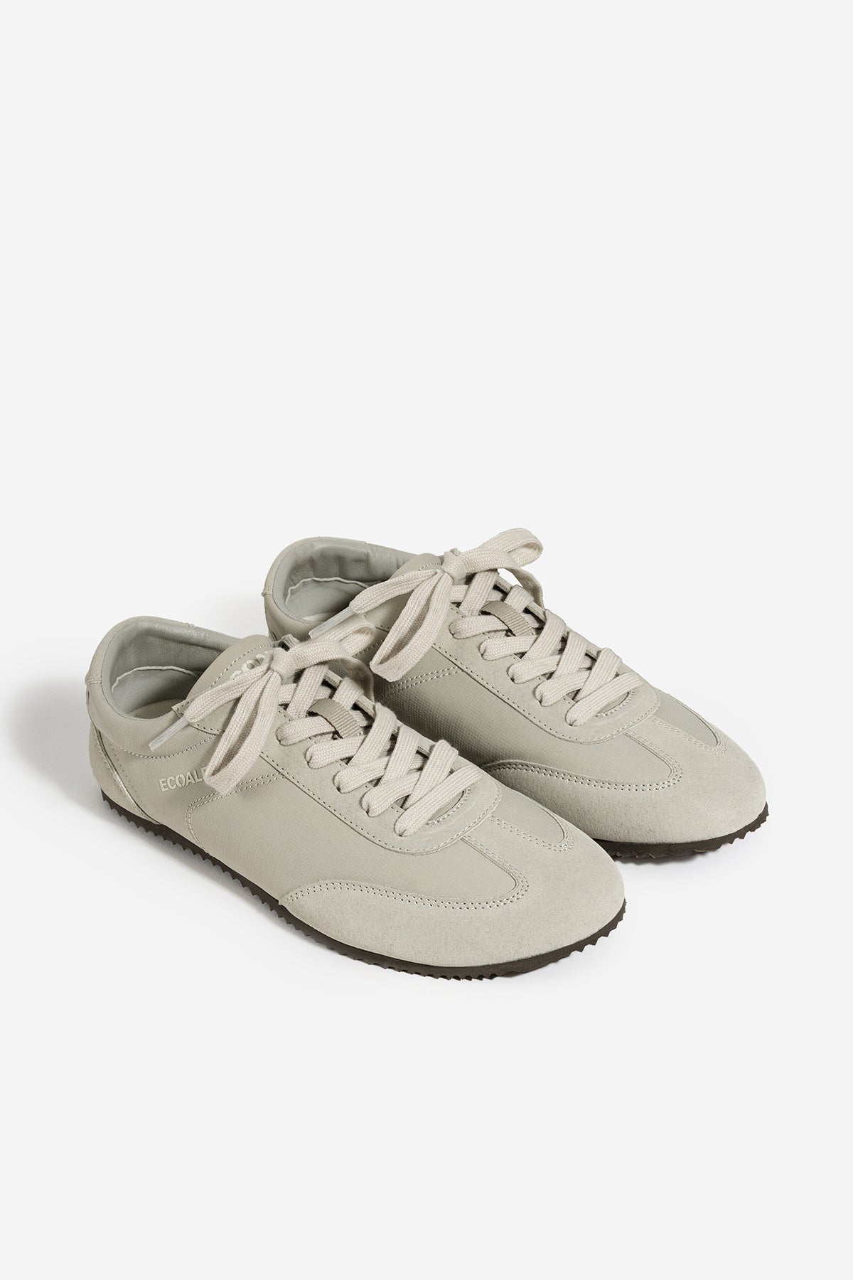 ecoalf-zapatilla-dallas-de-mujer-en-gris-100-poliamida-reciclada-ligera-y-sin-me image 2
