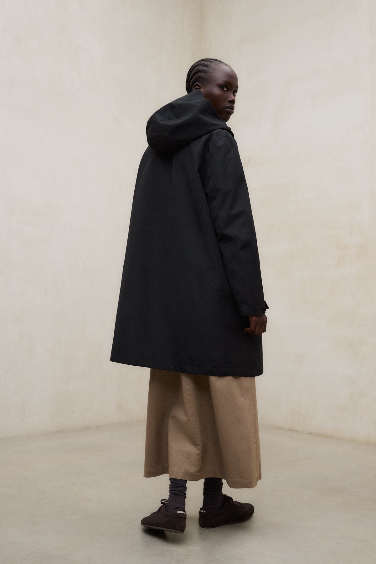 chaqueta-neve-negra-ecoalf-para-mujer image 3