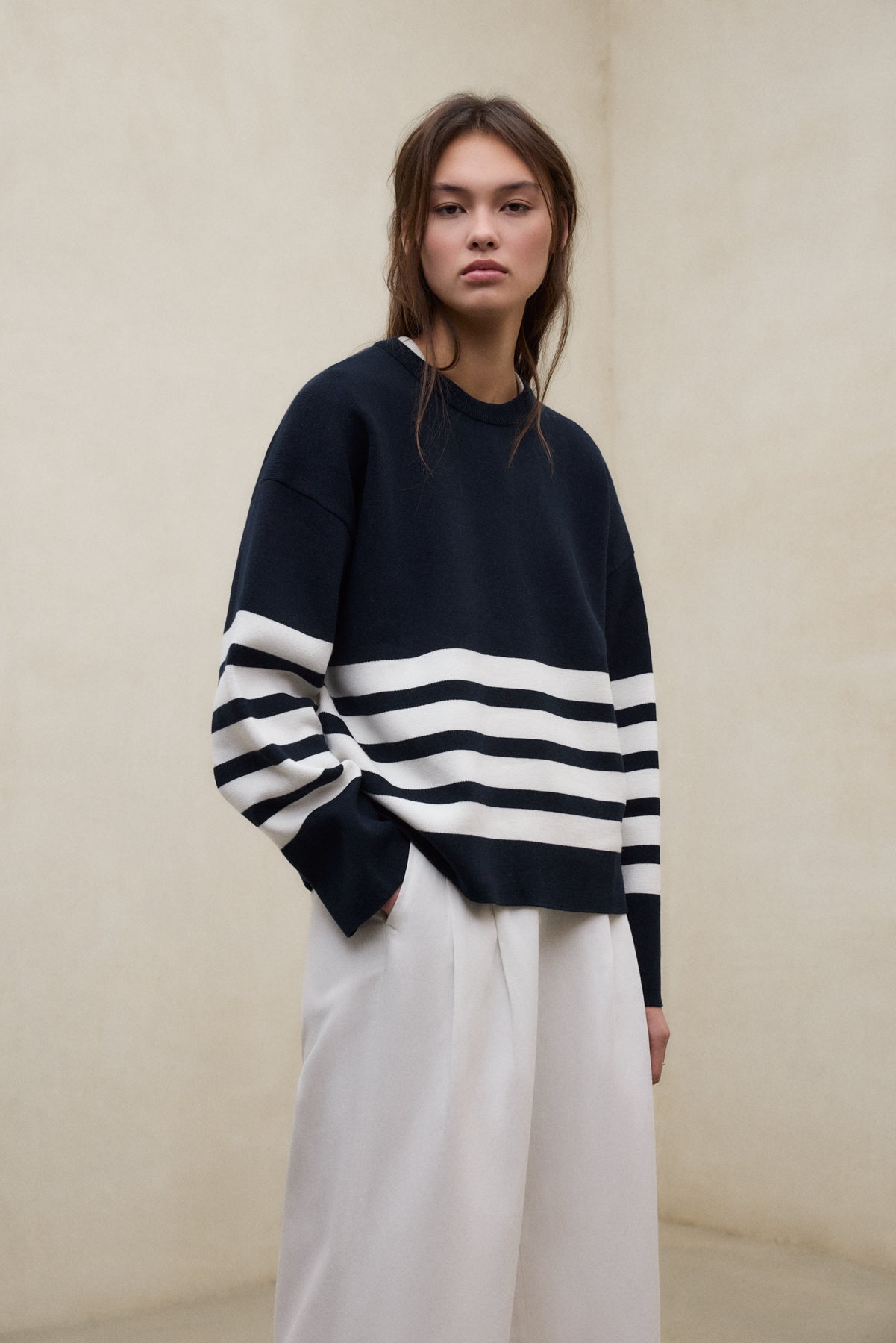 jersey-koa-de-ecoalf-50-algod-n-reciclado-fit-oversize-cuello-redondo-azul-marin image 2