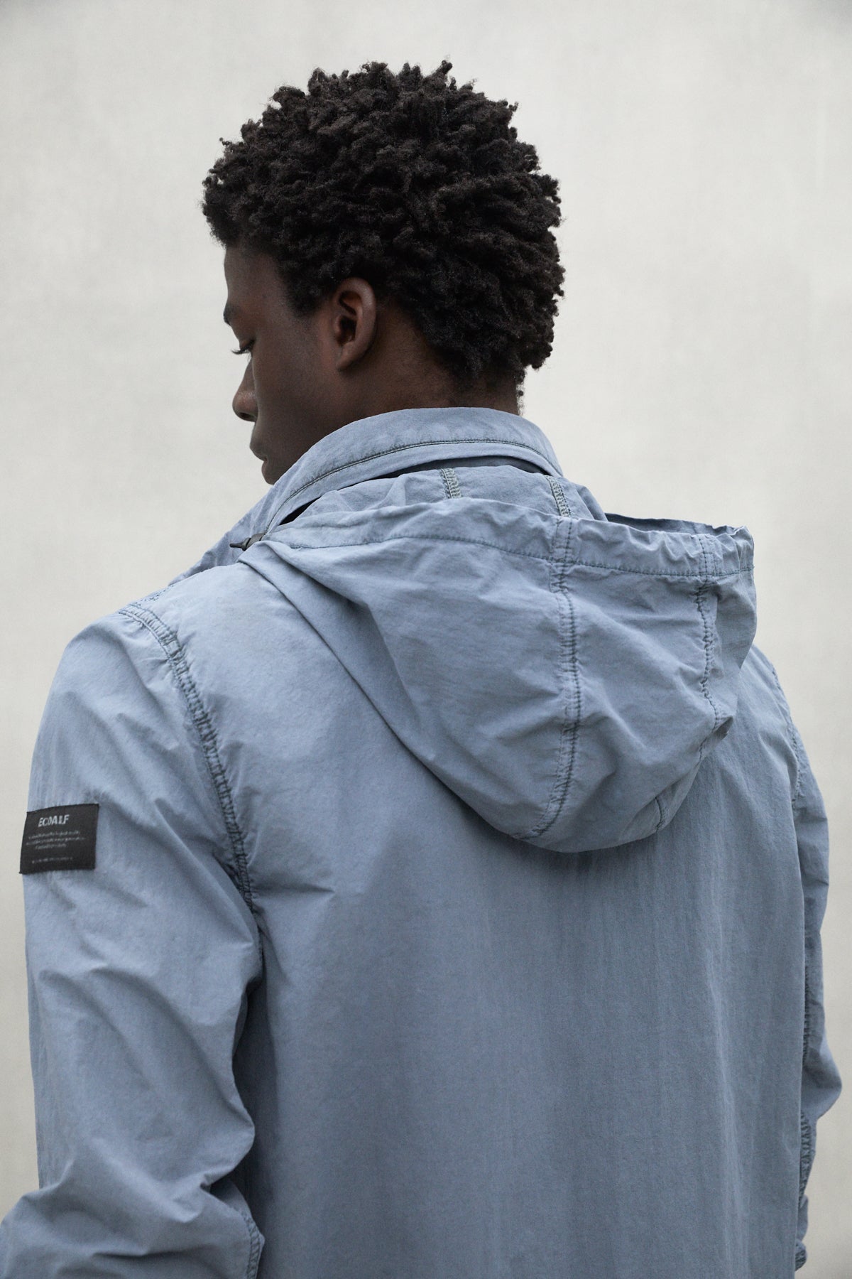 chaqueta-ecoalf-rigi-azul-para-hombre-poliamida-reciclada-capucha-plegable-y-m-l image 3