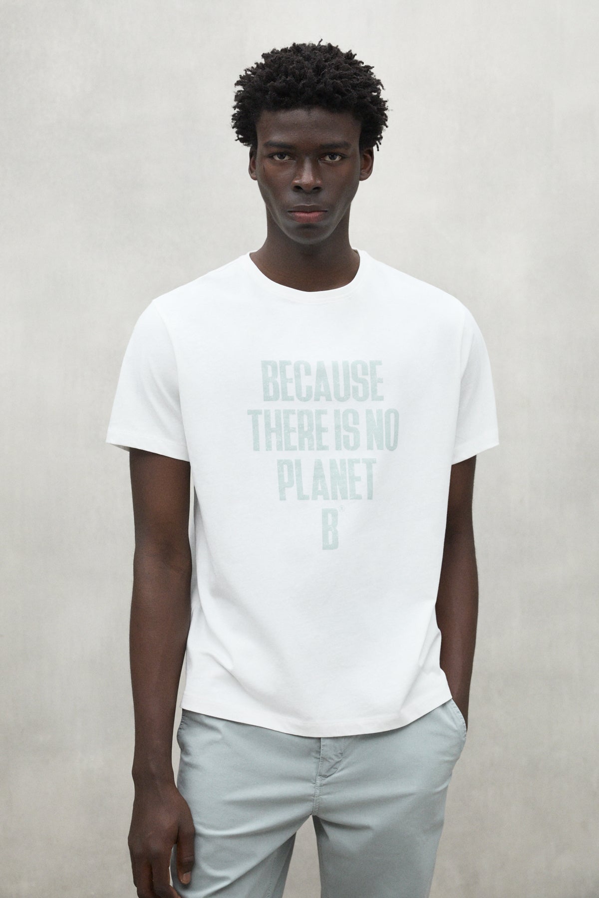 camiseta-ecoalf-min-blanca-de-hombre-50-algod-n-reciclado-y-50-org-nico-estampad image 2