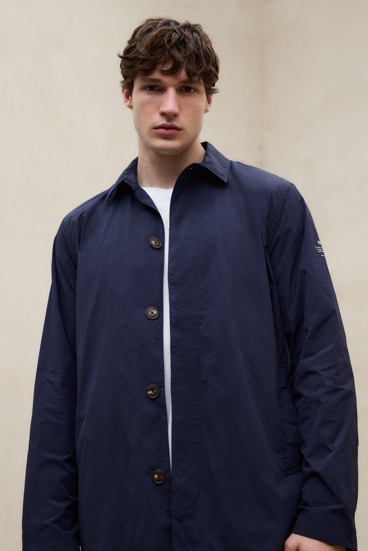 gabardina-ecoalf-packable-vestal-azul-marino-de-poliamida-reciclada-para-hombre image 6
