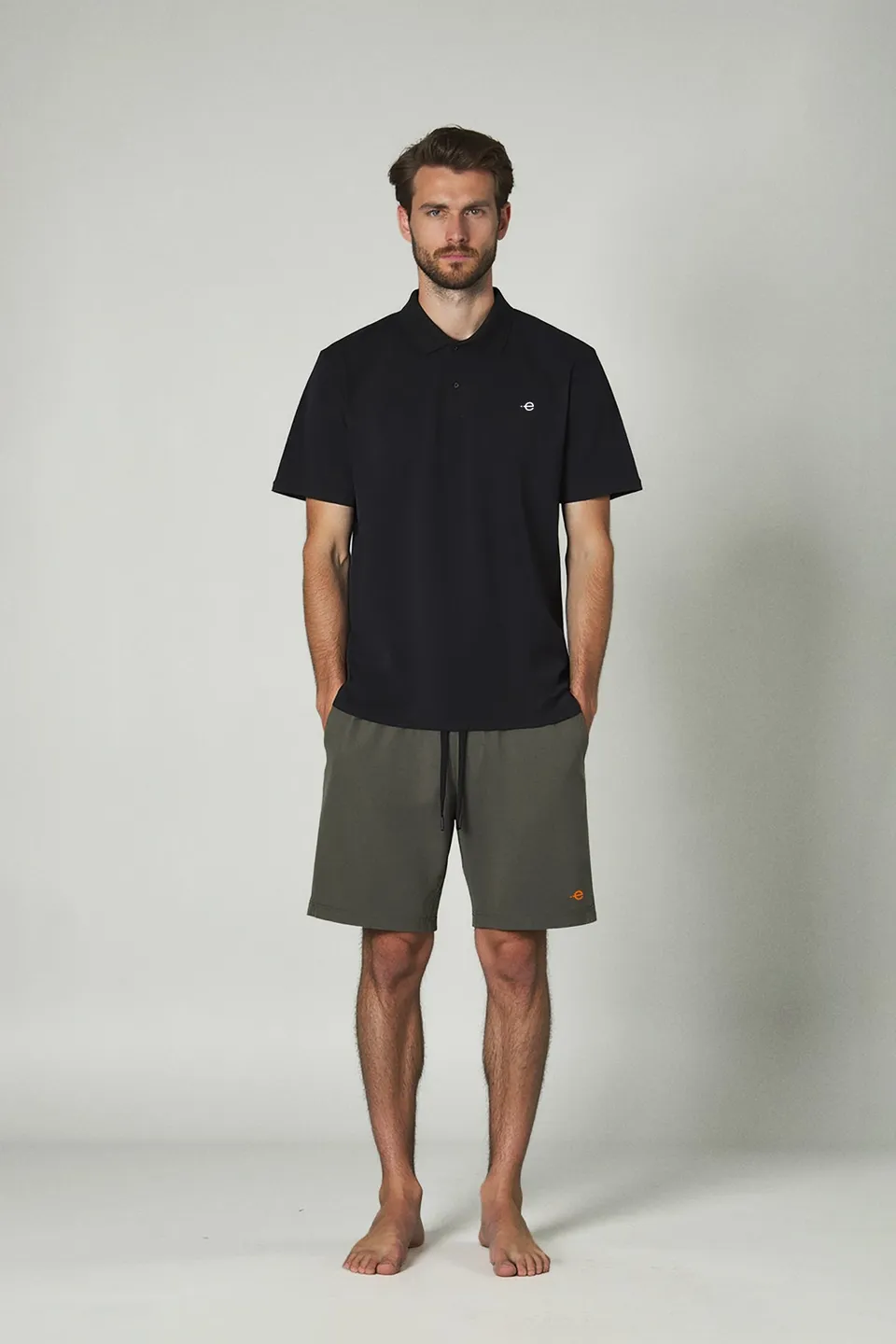 ecoalf-polo-jones-negro-polo-t-cnico-de-hombre-de-nylon-reciclado image 1