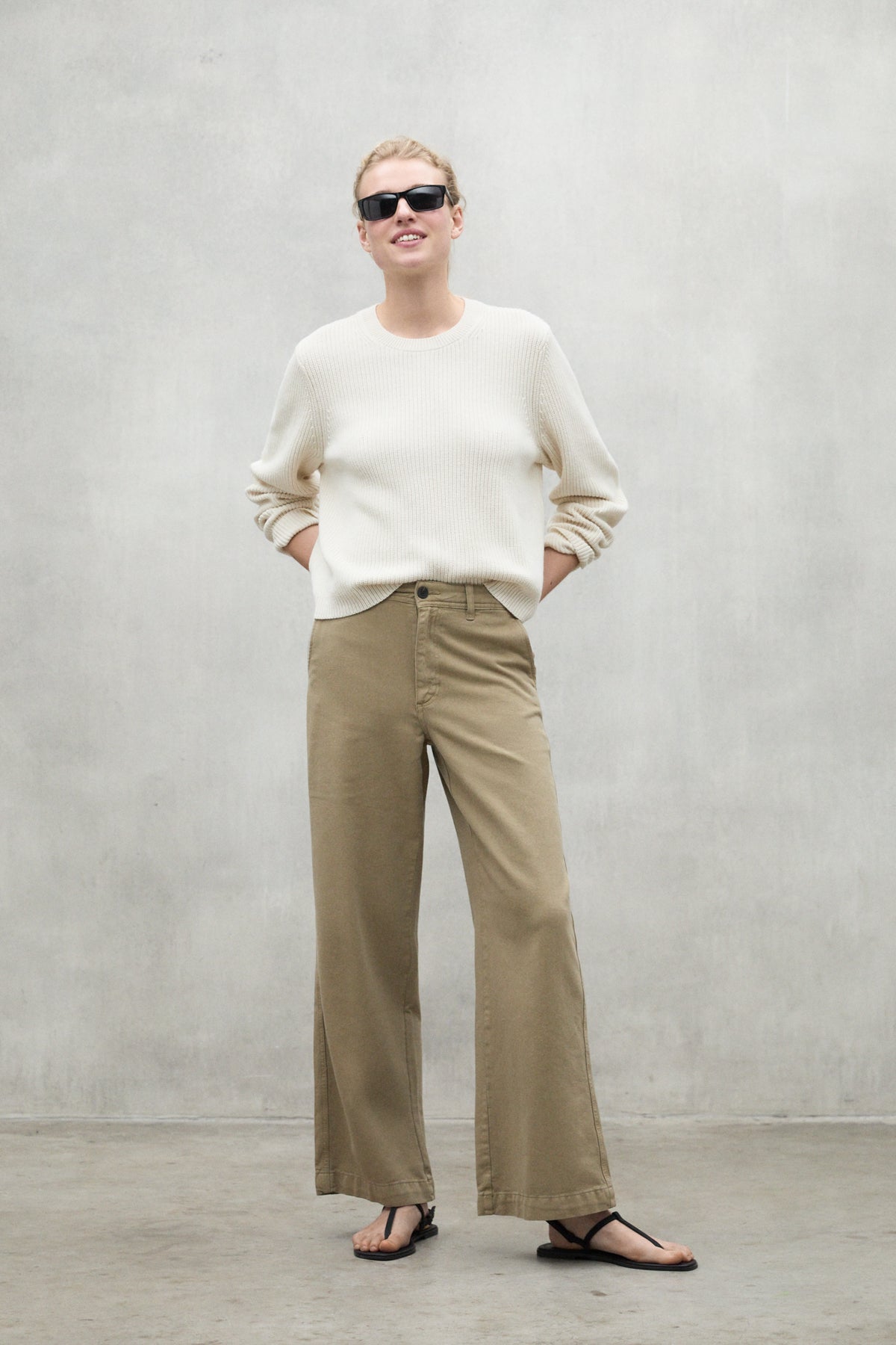 pantal-n-ecoalf-valls-khaki-de-mujer-tencel-lyocell-cintura-alta-fit-vers-til-ve image 2
