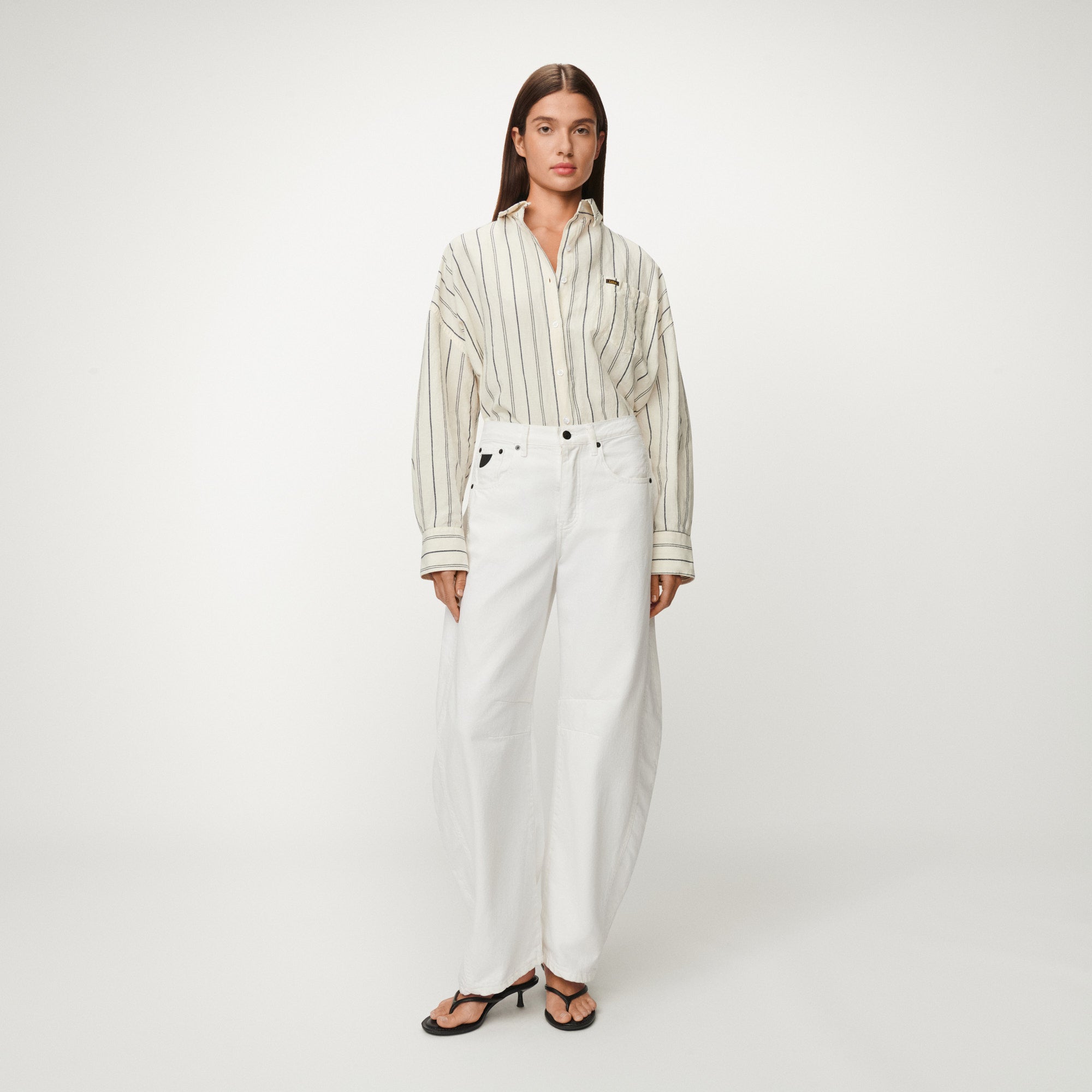 lois-chelsea-camisa-oversize-de-algod-n-y-lino-rayas-con-bolsillo image 2