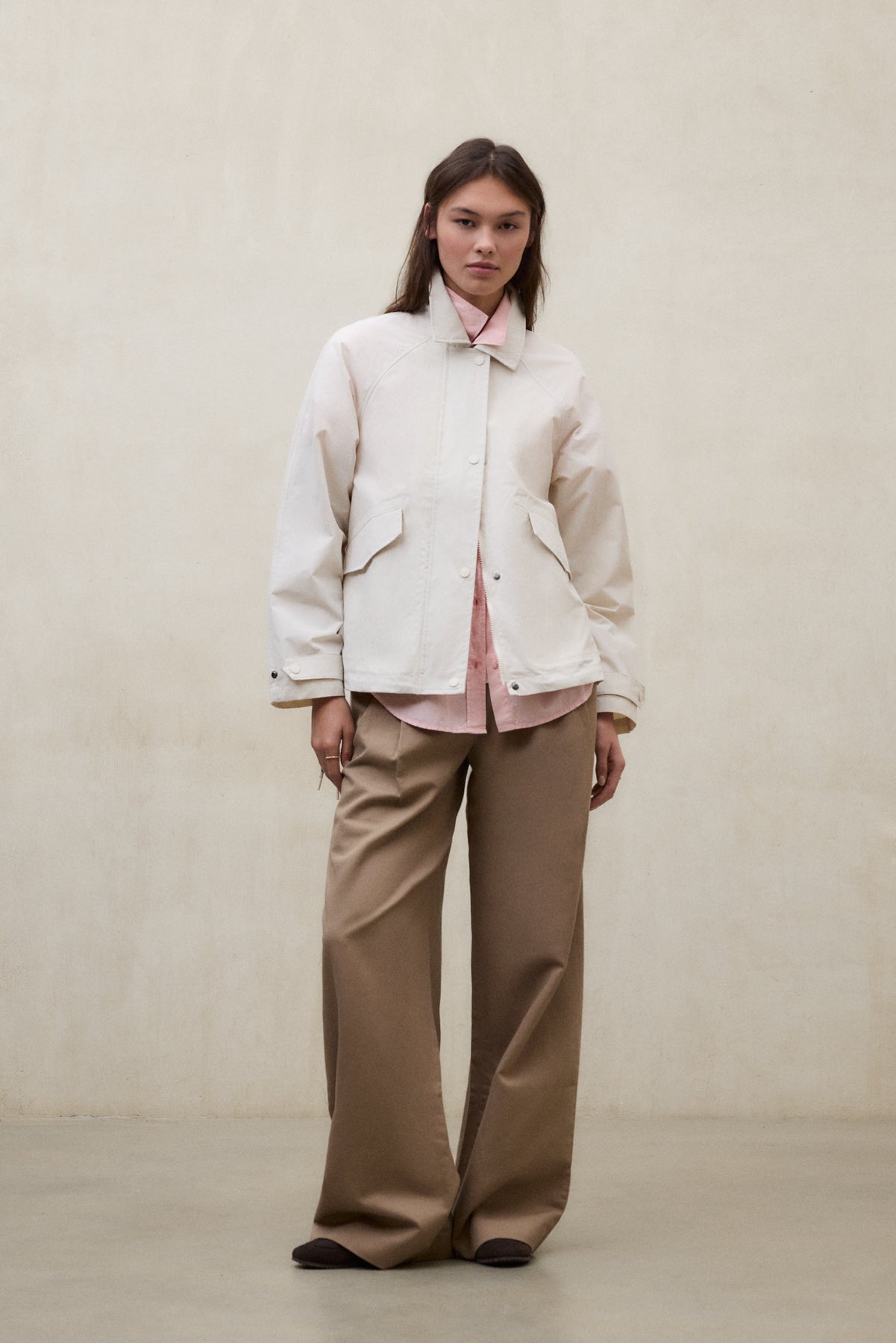 chaqueta-ecoalf-major-blanca-de-mujer-poliamida-reciclada-fit-relajado-largo-a-l image 2