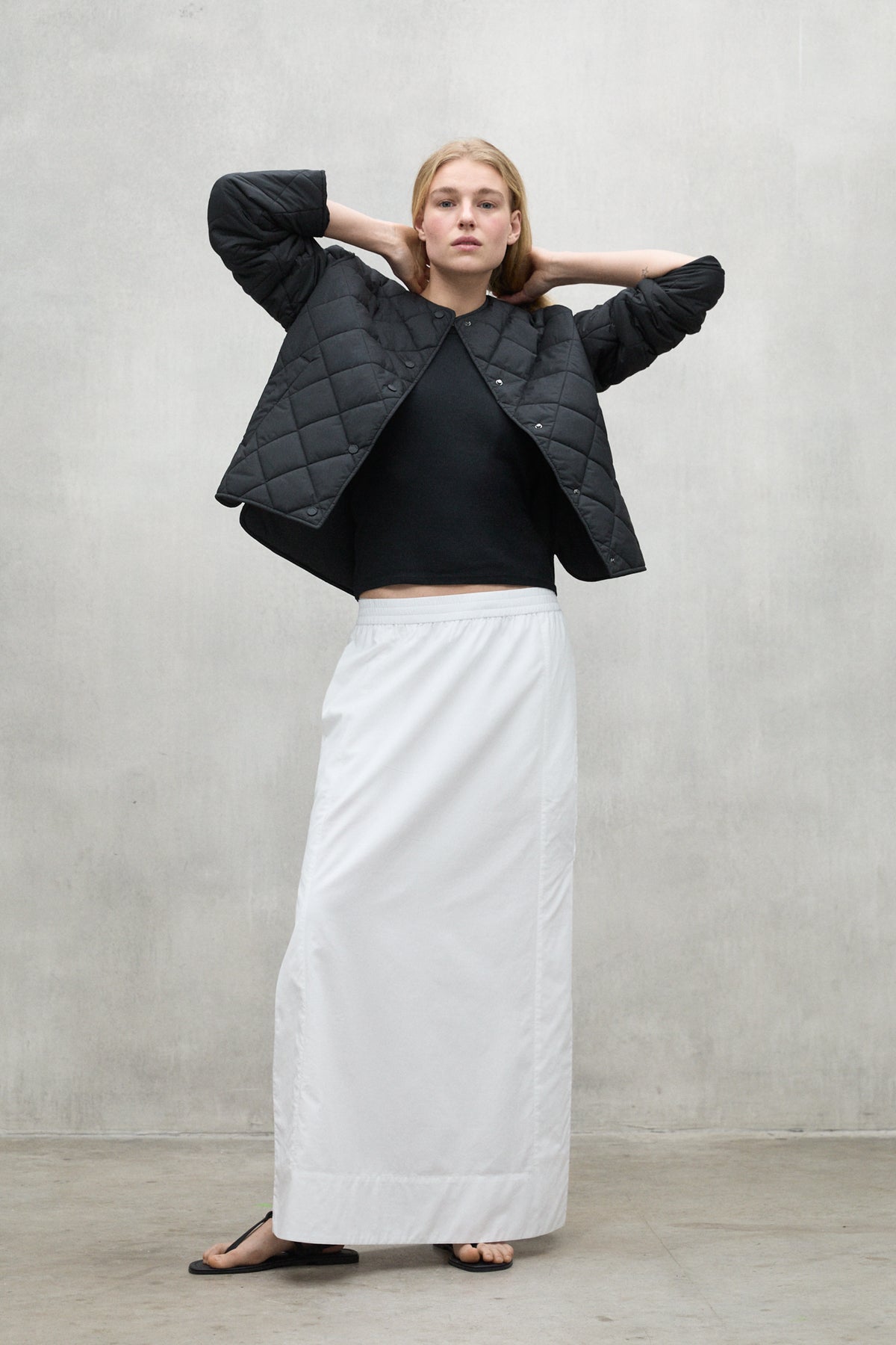ecoalf-chaqueta-musa-negra-para-mujer-poli-ster-100-reciclado-repelente-al-agua image 1