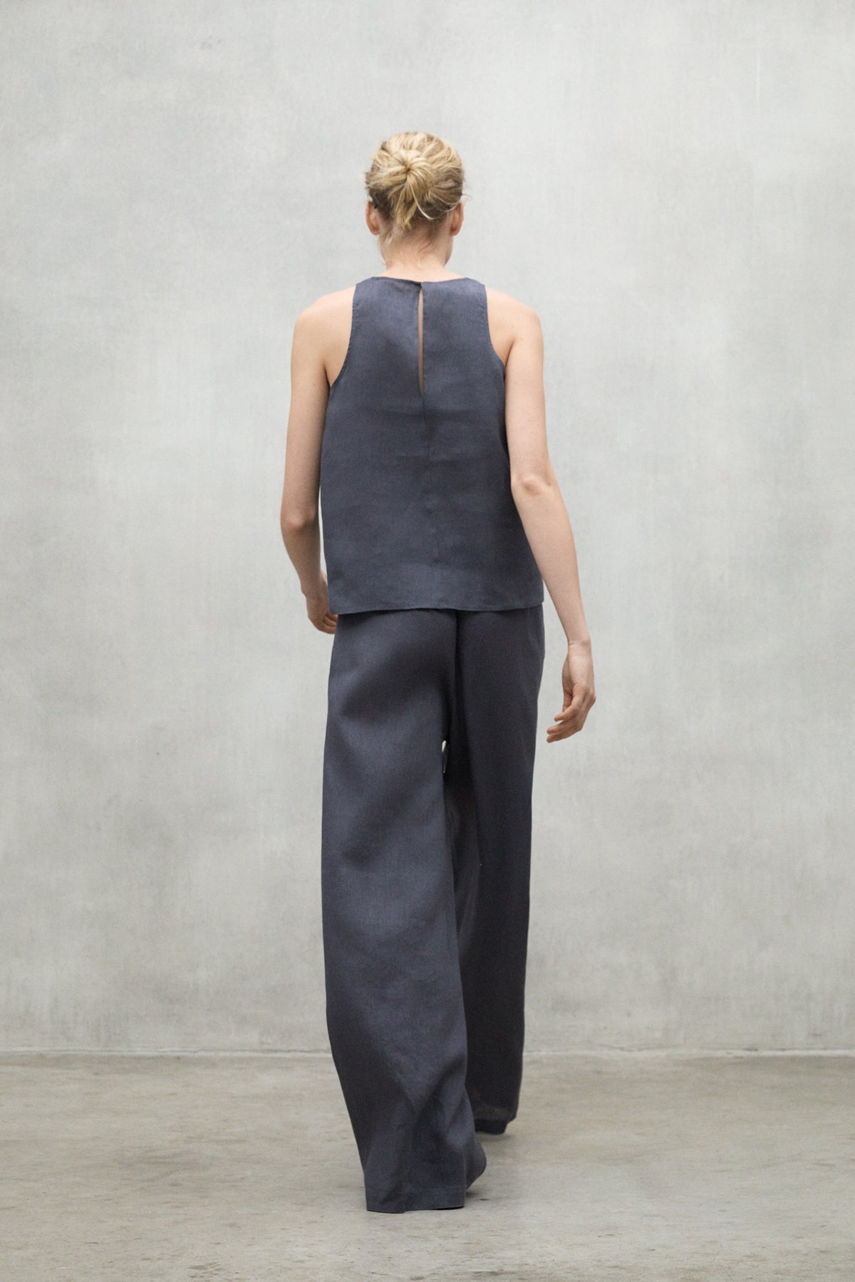 ecoalf-pantal-n-mossi-gris-oscuro-de-mujer-20-lino-reciclado-pierna-ancha-y-cint image 4