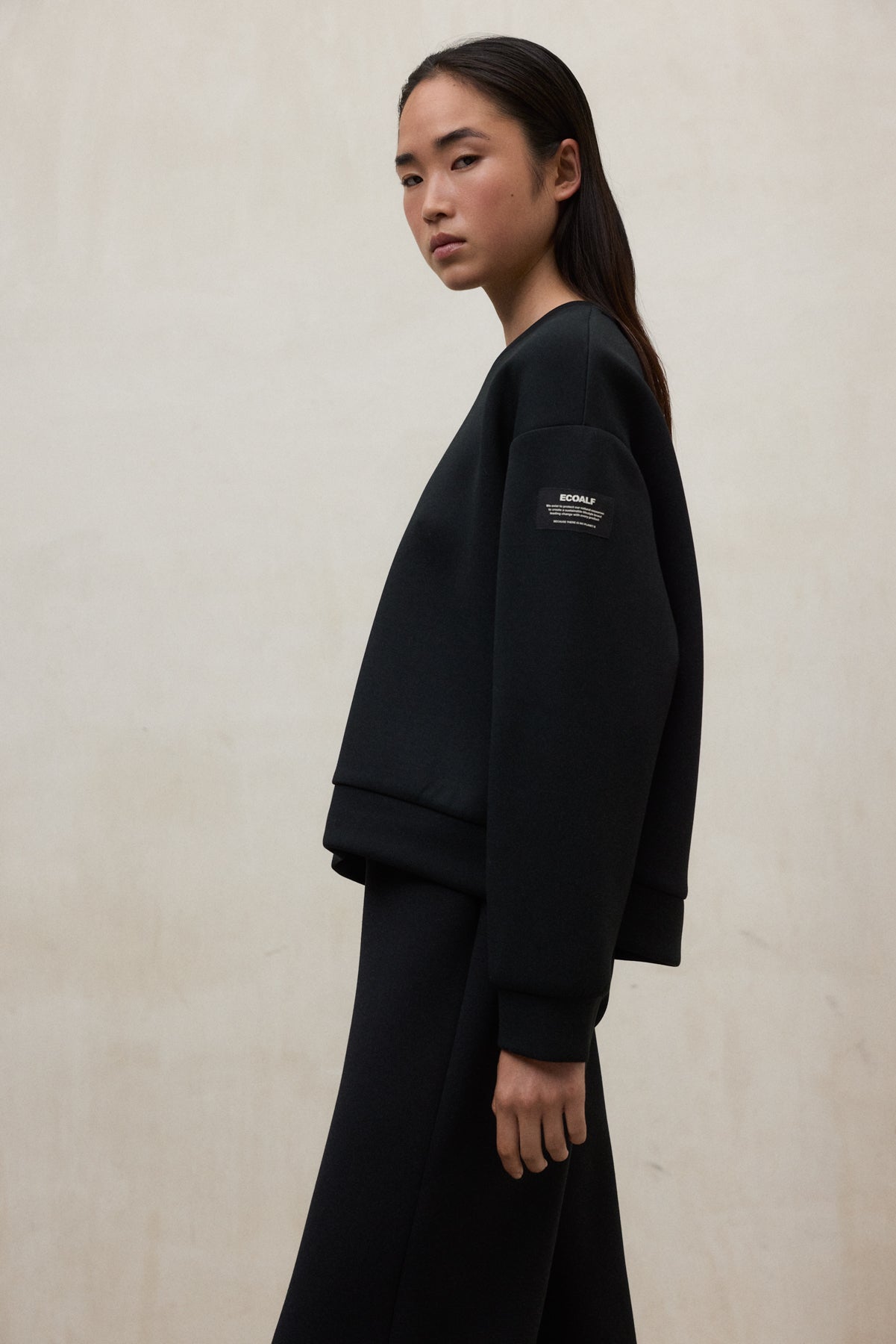 sudadera-ecoalf-ambolo-negra-sudadera-oversize-de-poli-ster-reciclado image 4