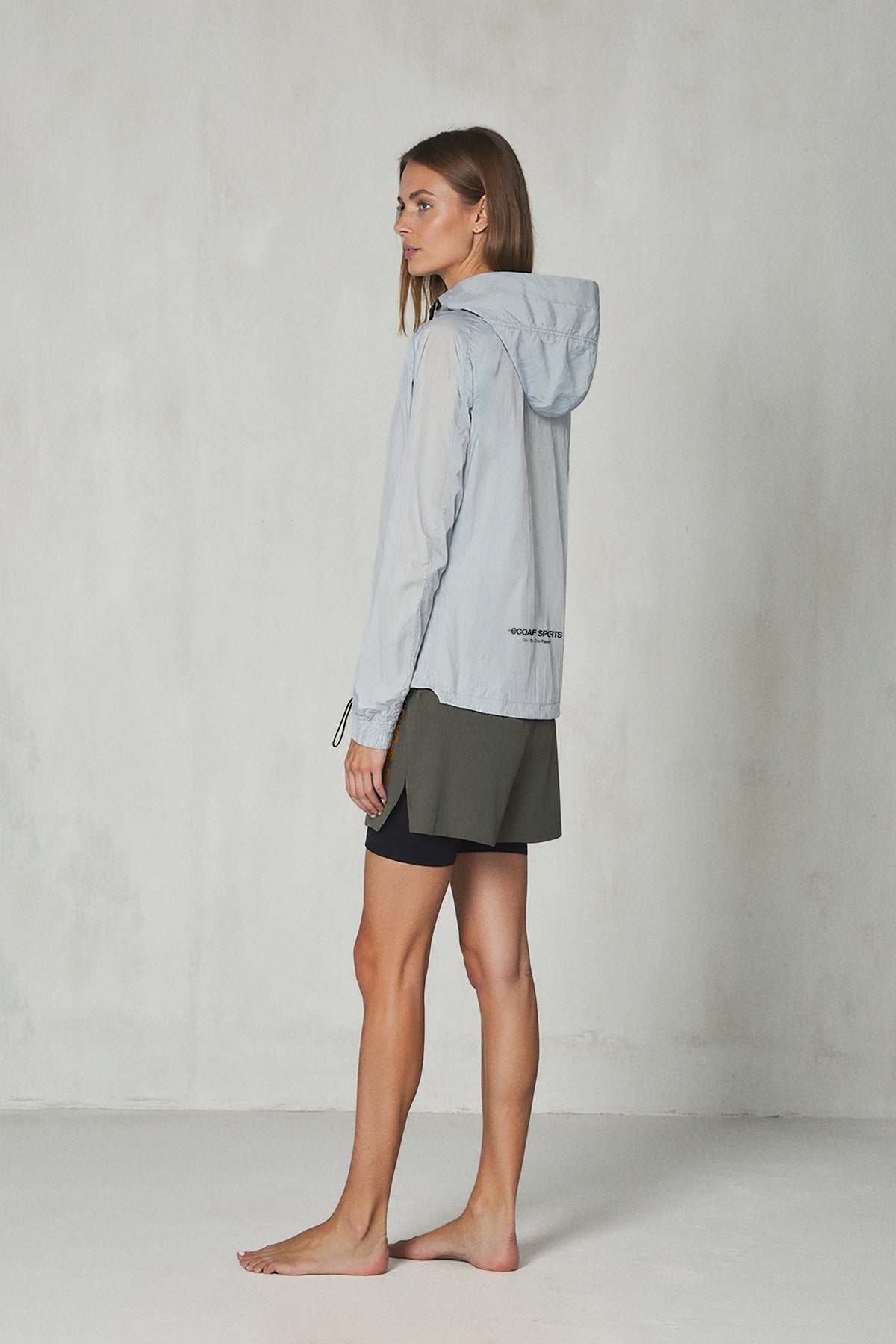 chaqueta-mott-gris-ecoalf-para-mujer-100-poliamida-reciclada-ligera-y-vers-til image 5