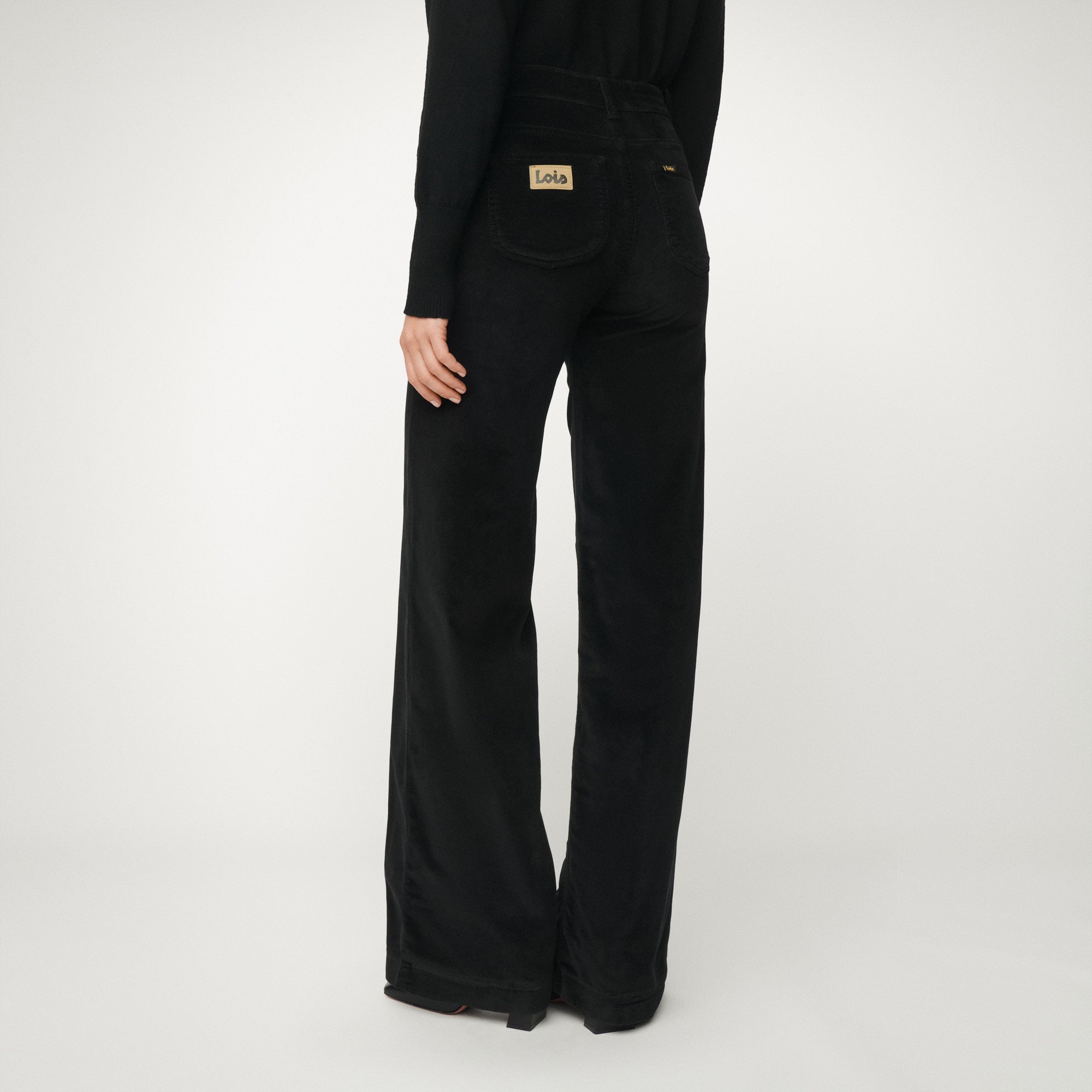 lois-palazzo-mistral image 3