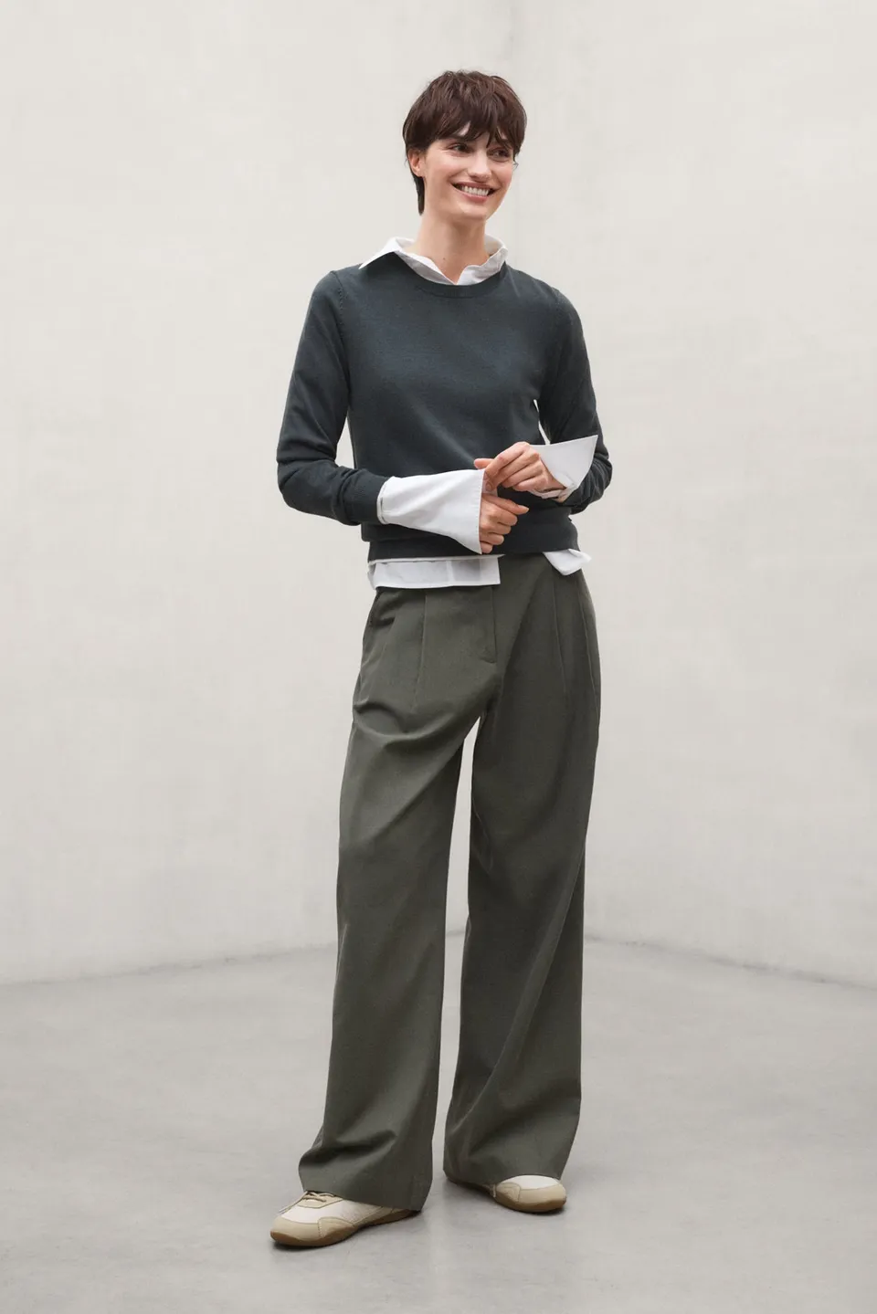 jersey-ares-khaki-de-ecoalf-para-mujer-de-lana-reciclada image 1