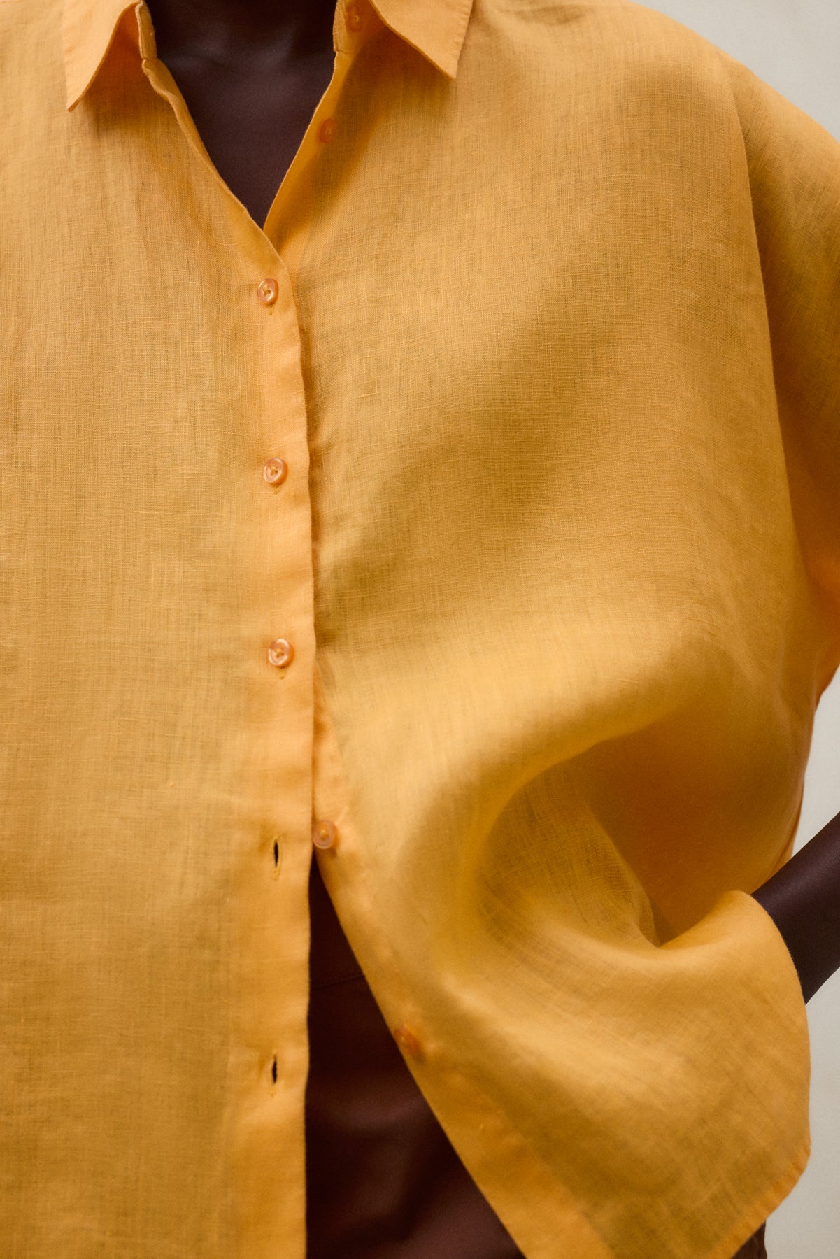 ecoalf-camisa-melania-naranja-lino-80-fit-oversize-y-cierre-de-botones image 4