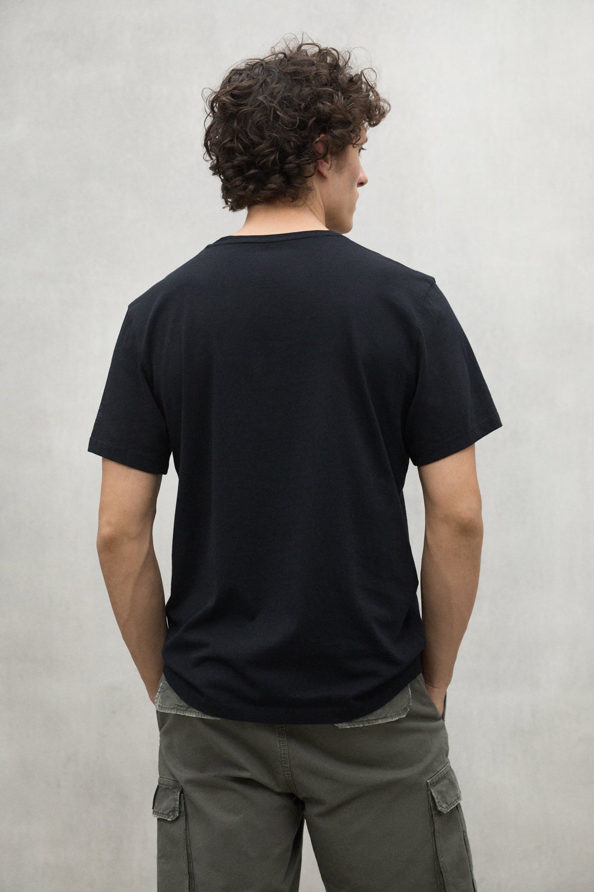 ecoalf-camiseta-vent-negra-de-hombre-100-algod-n-reciclado image 3
