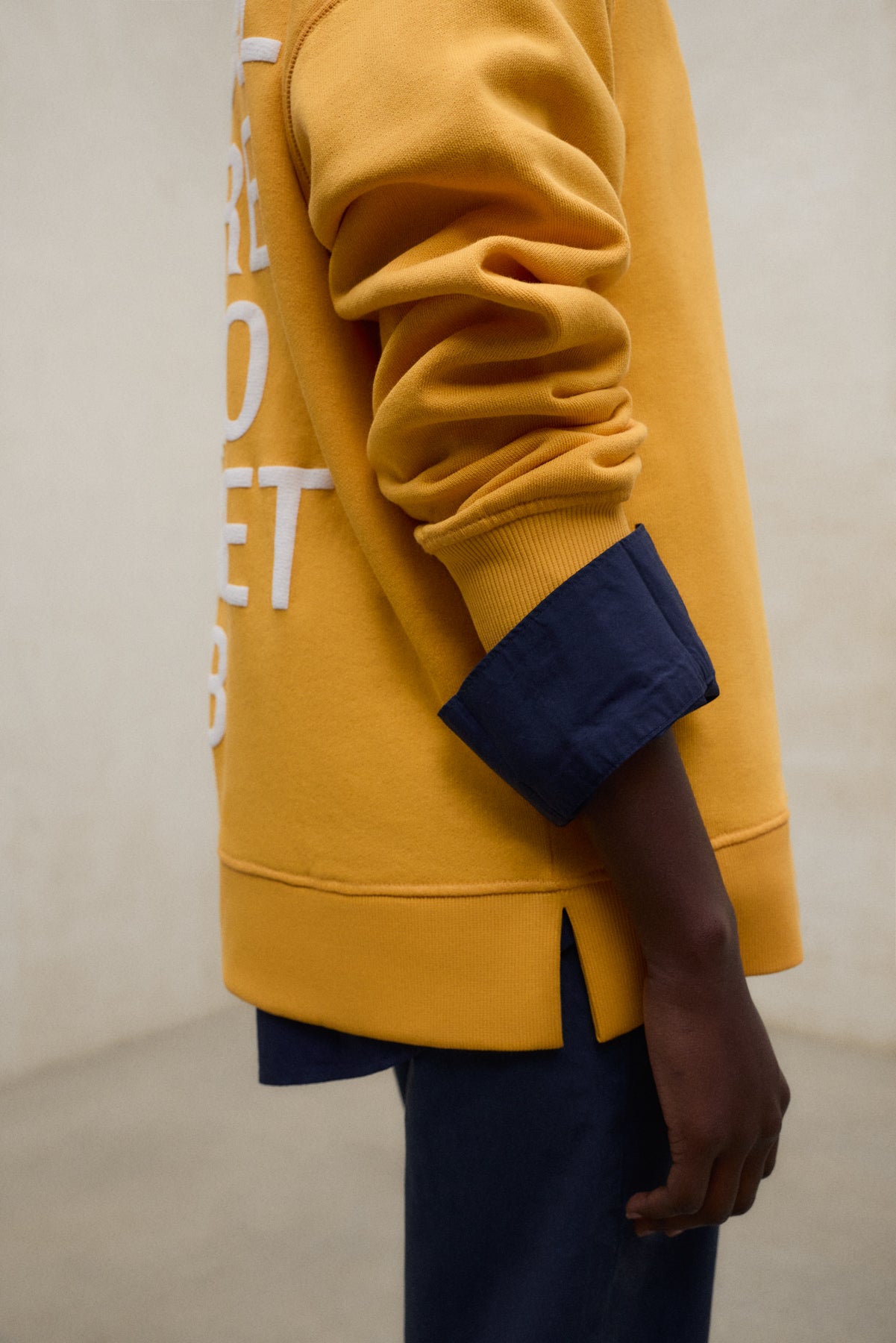 sudadera-ecoalf-storm-naranja-de-mujer image 3