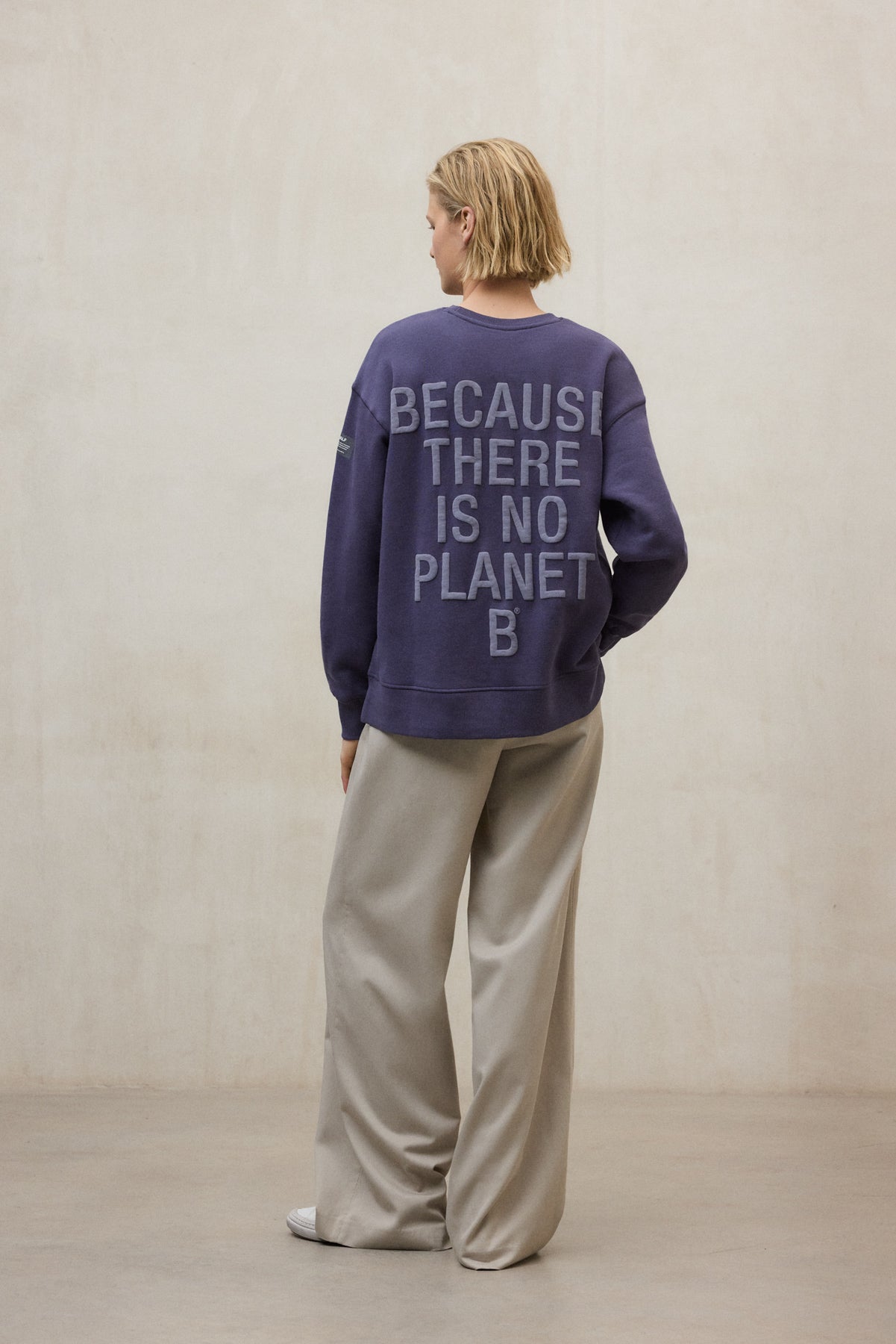 sudadera-storm-de-ecoalf-50-algod-n-reciclado-y-50-algod-n-org-nico-morada-mujer image 2