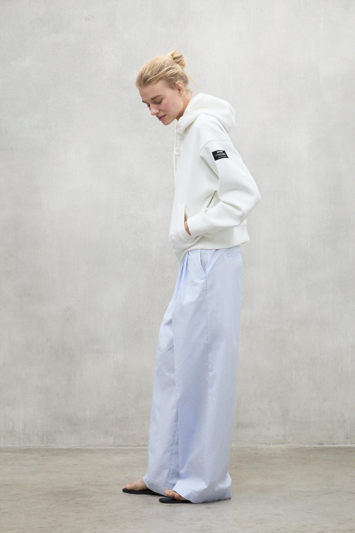 sudadera-con-capucha-ecoalf-arica-blanca-para-mujer-fit-holgado-16-lenzing-ecove image 4