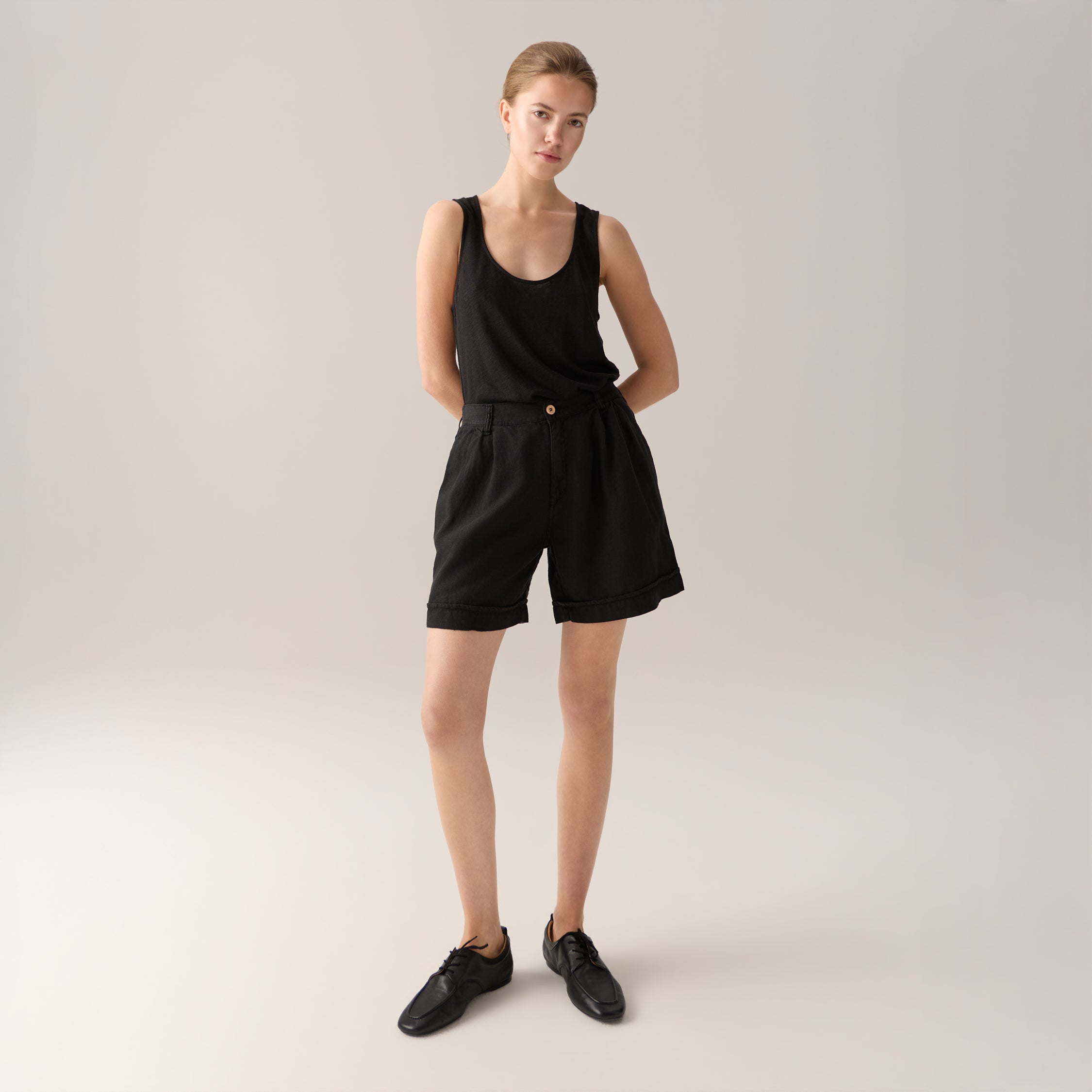 lois-saya-black-linen-pantal-n-de-lino image 1