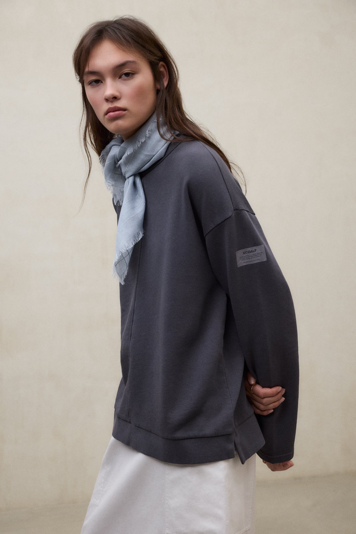 sudadera-ankara-de-ecoalf-algod-n-reciclado-gris-oscuro image 5
