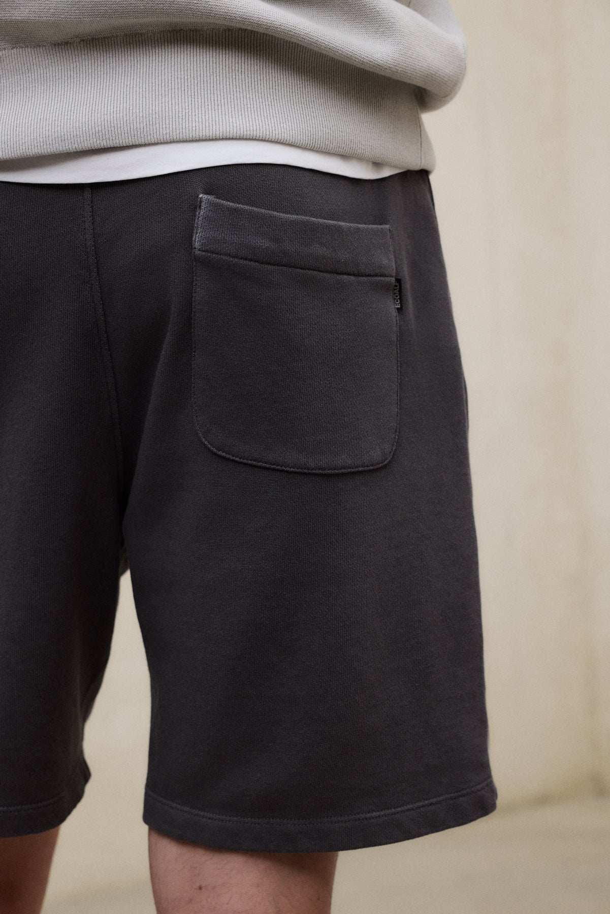 shorts-bosa-gris-oscuro-ecoalf-100-algod-n-reciclado-fit-regular image 4