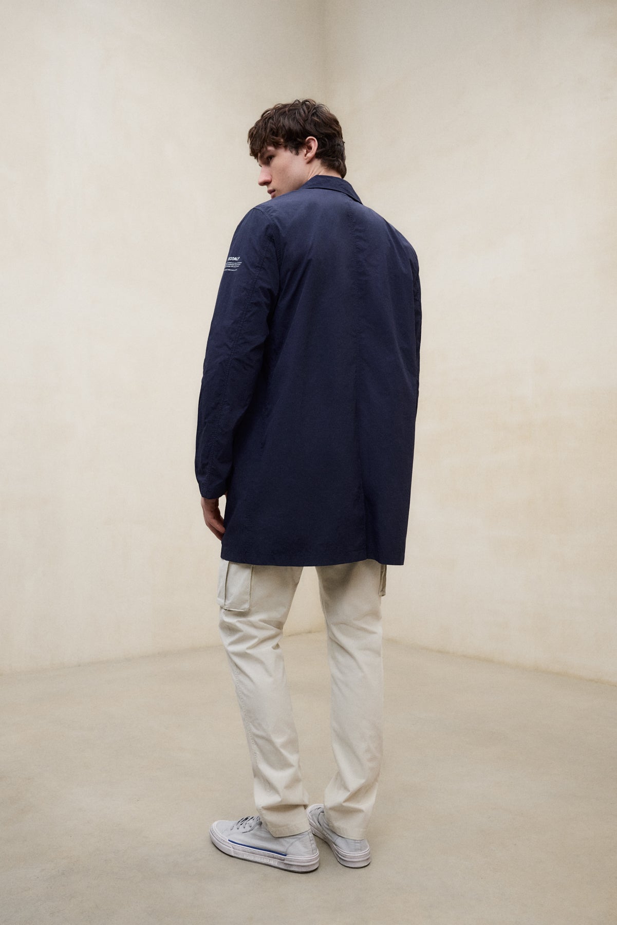 gabardina-ecoalf-packable-vestal-azul-marino-de-poliamida-reciclada-para-hombre image 4