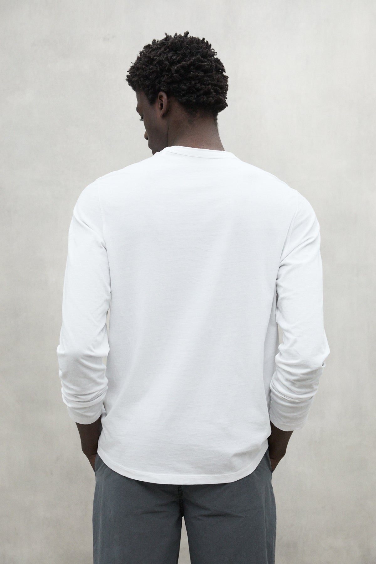 camiseta-daca-de-ecoalf-algod-n-reciclado-cuello-redondo-blanca image 3