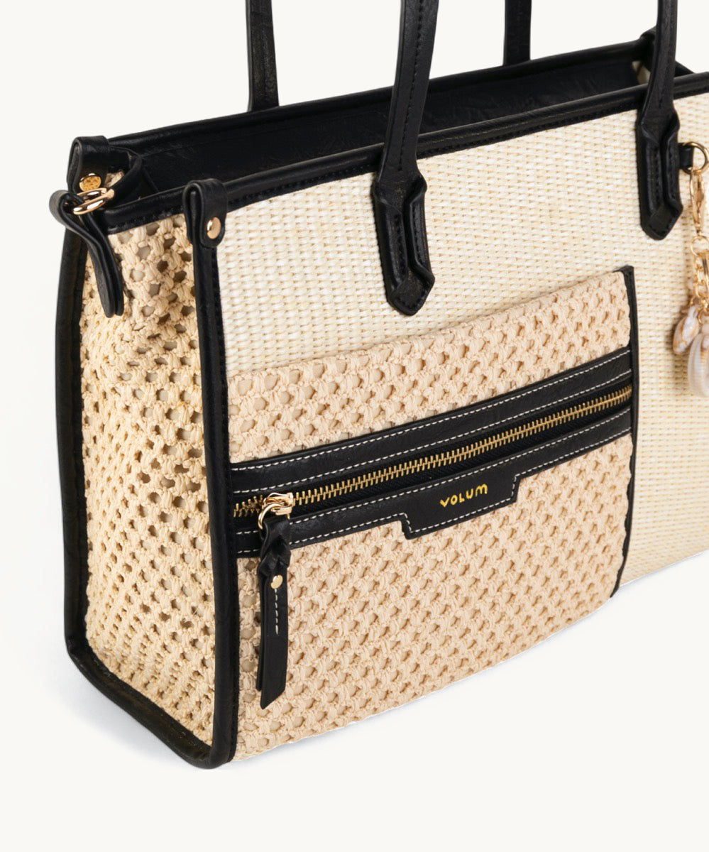 bolso-de-hombro-briana-de-kbas-en-rafia-blanca-con-detalles-en-negro-y-bolsillo- image 3