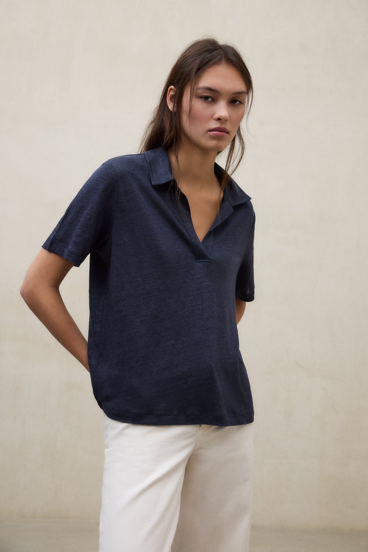 camiseta-ecoalf-troms-azul-de-mujer-100-lino-fit-relajado-y-hombro-ca-do image 2