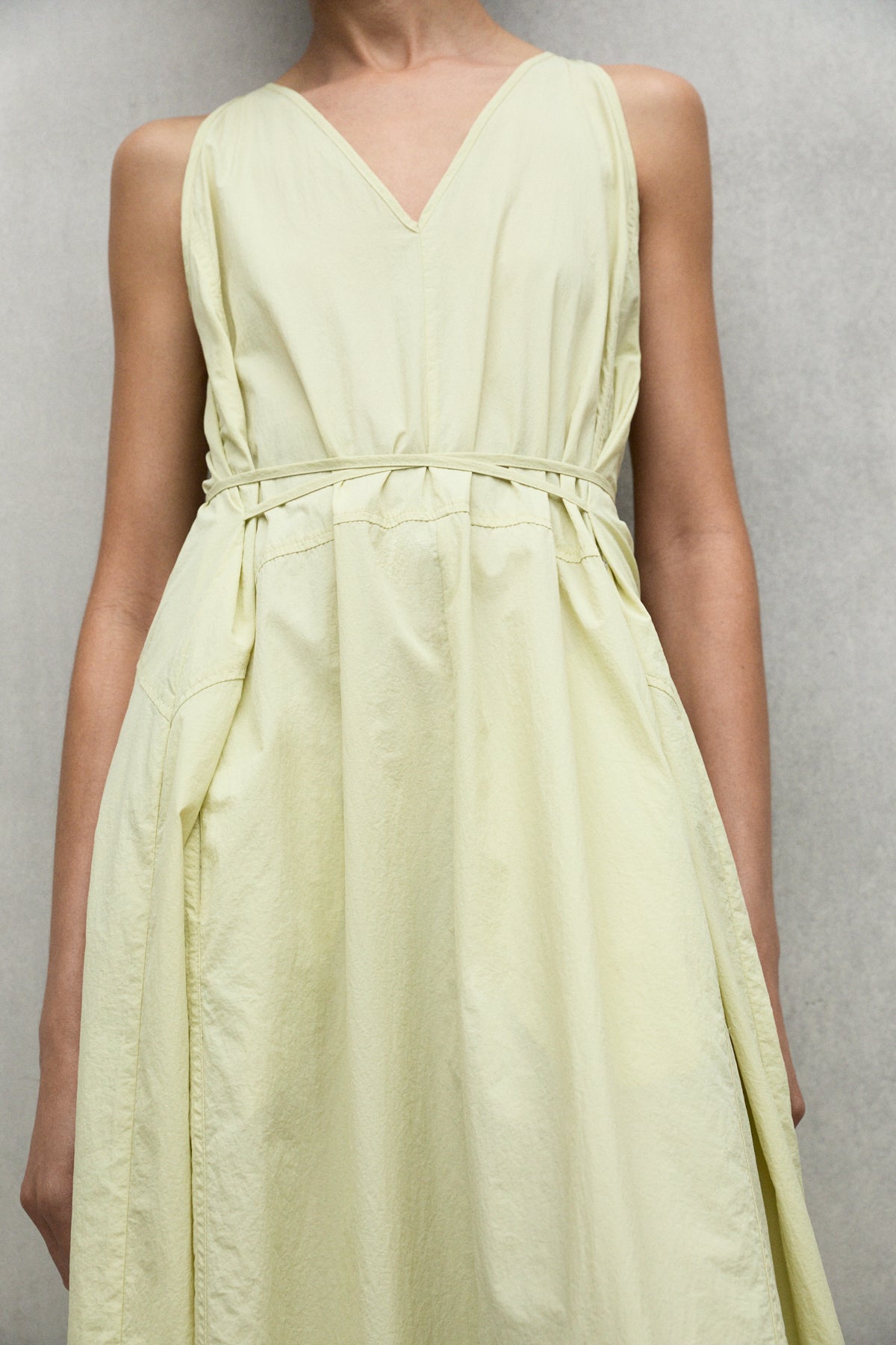 vestido-ecoalf-anatasa-amarillo-para-mujer-100-poliamida-reciclada-fit-holgado image 7