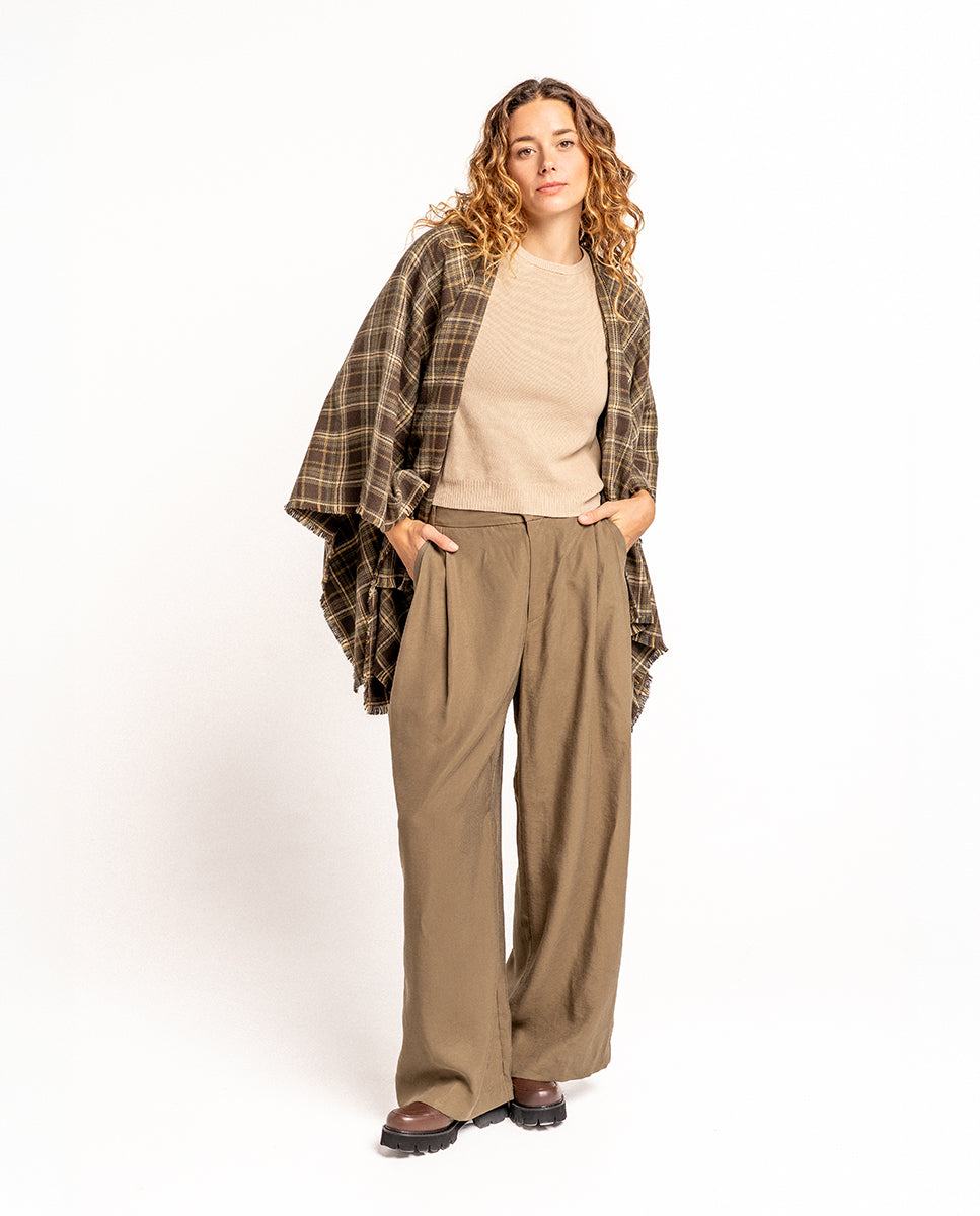 poncho-de-mujer-abbacino-a-cuadros-verde-con-flecos image 4