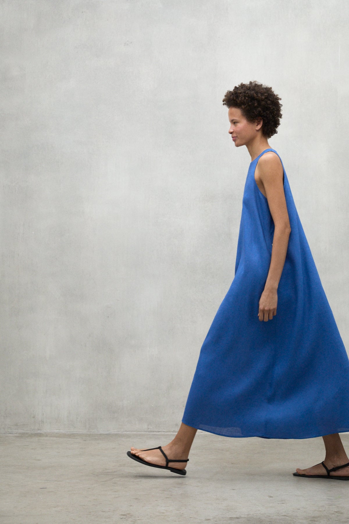 vestido-ecoalf-ukara-azul-para-mujer-20-lino-reciclado-fit-holgado-bolsillos-lat image 3