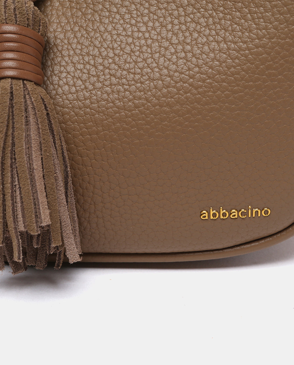 abbacino-bandolera-con-borla-materiales-reciclados-taupe image 6