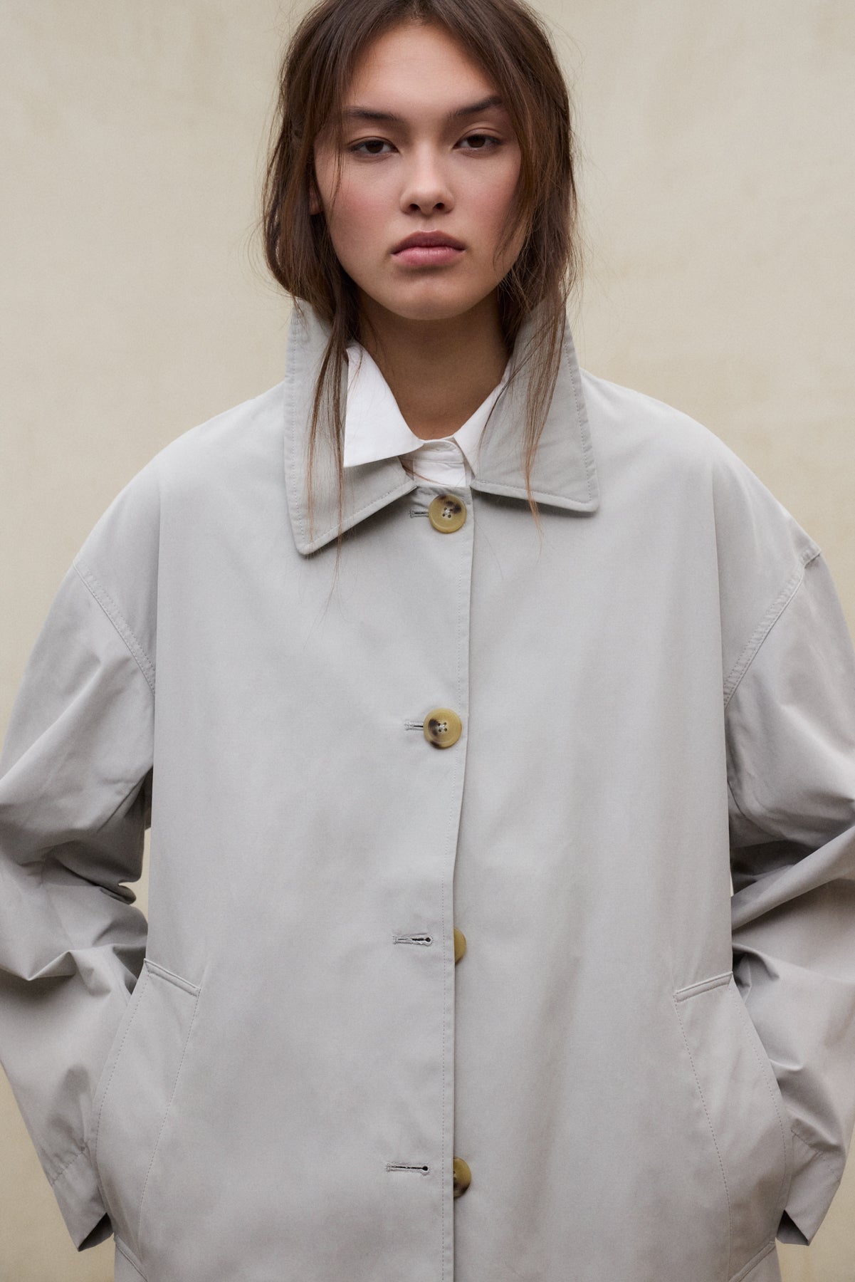 chaqueta-stong-beige-de-ecoalf-para-mujer-poli-ster-reciclado-repelente-al-agua- image 4